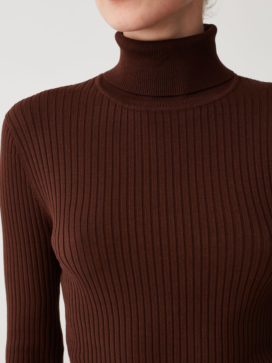 Flat ribbed top with high neck_3