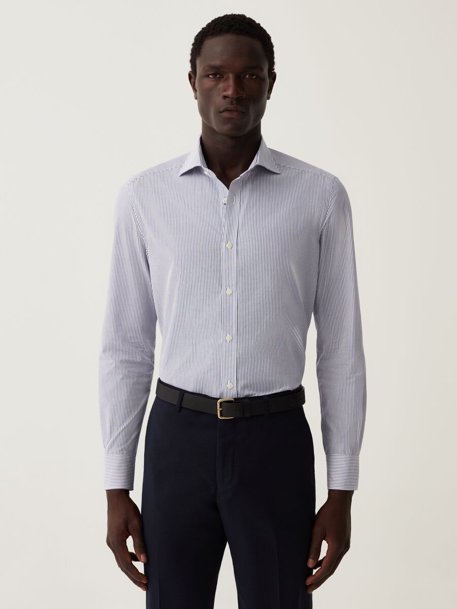 Slim-fit shirt with thin stripes_0