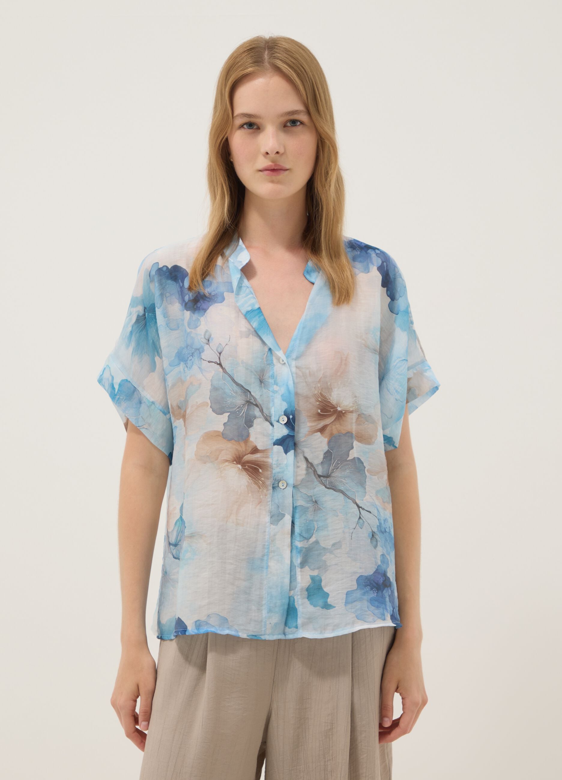 Hellblaue Lyocell-Mix-Bluse mit Blumenprint