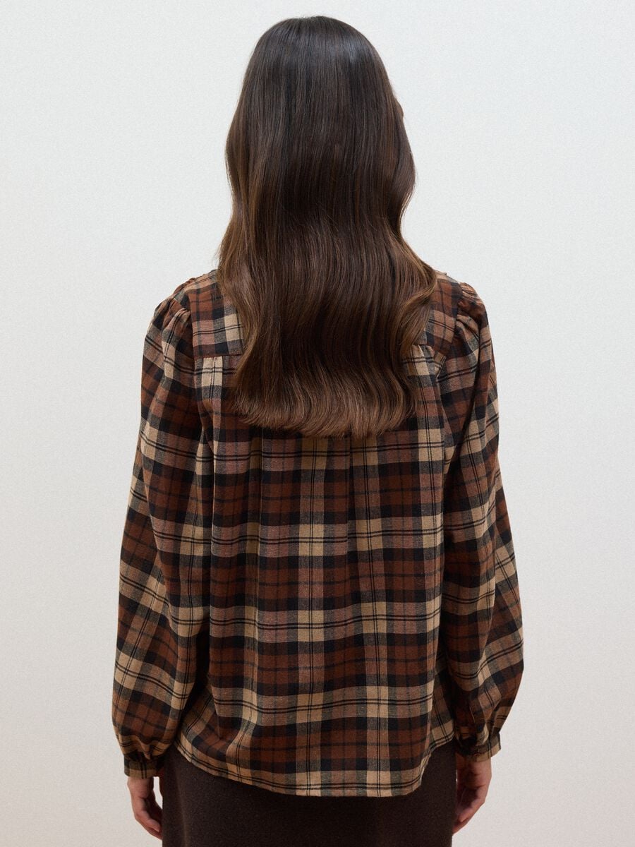 Brown checked shirt with classic collar_3