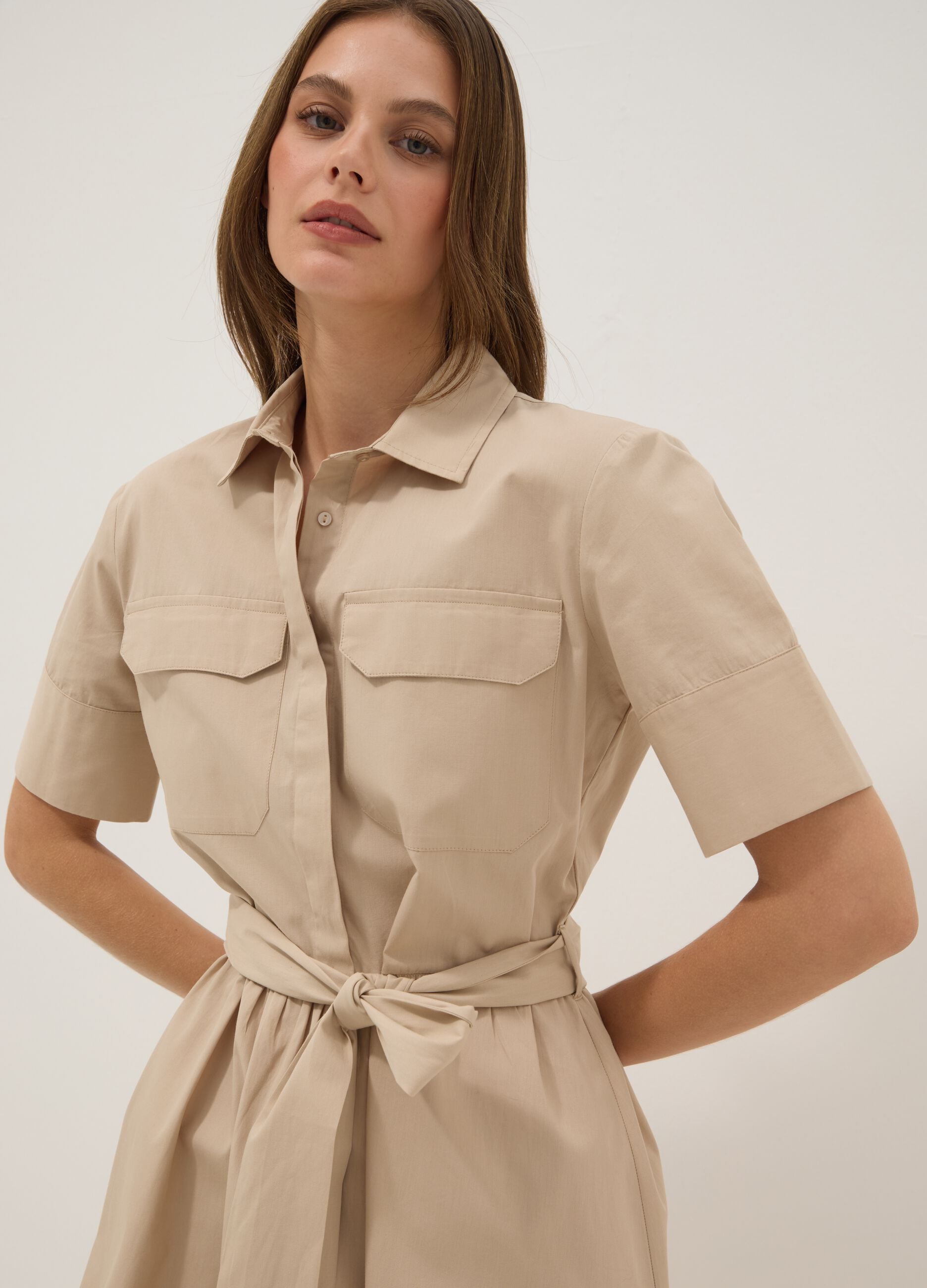 Beiges Hemdblusenkleid aus reiner Baumwolle mit G&uuml;rtel, Regular Fit