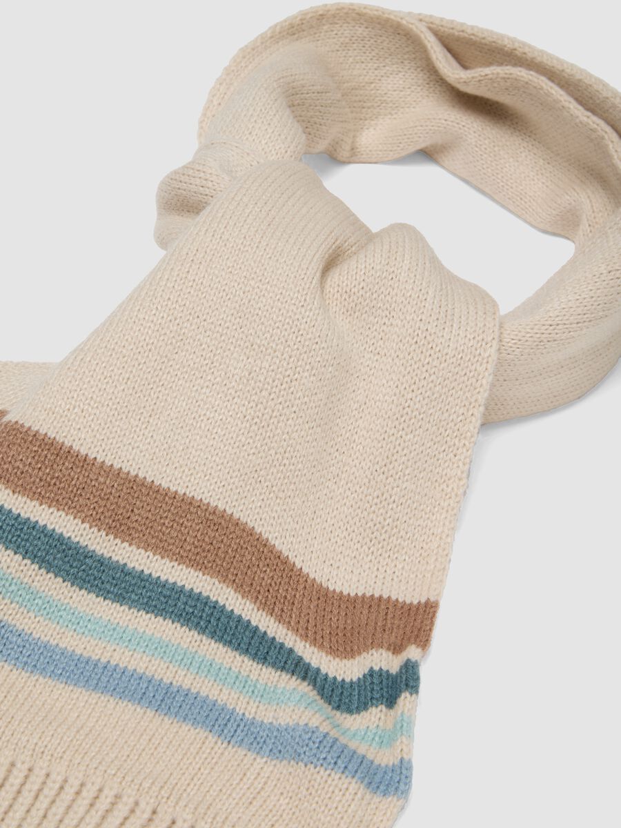 Sciarpa beige in maglia con righe a contrasto_2