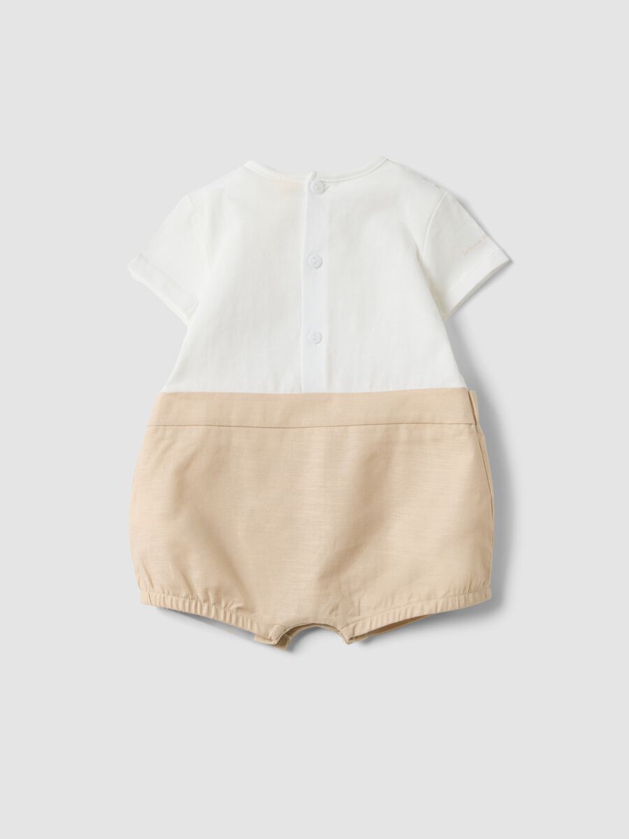 White cotton and linen blend romper with Winnie the Pooh detail for baby_1