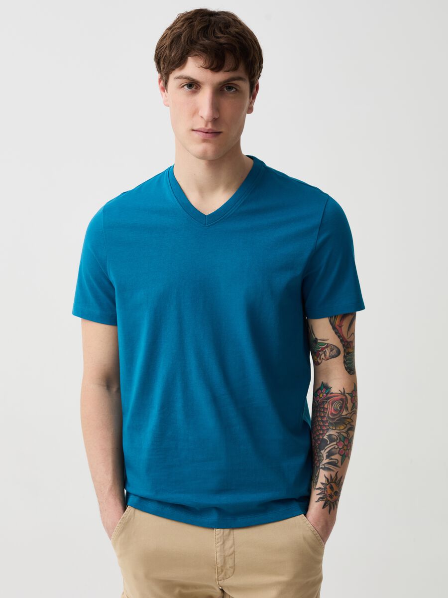 Camiseta de algodón orgánico con cuello de pico_0