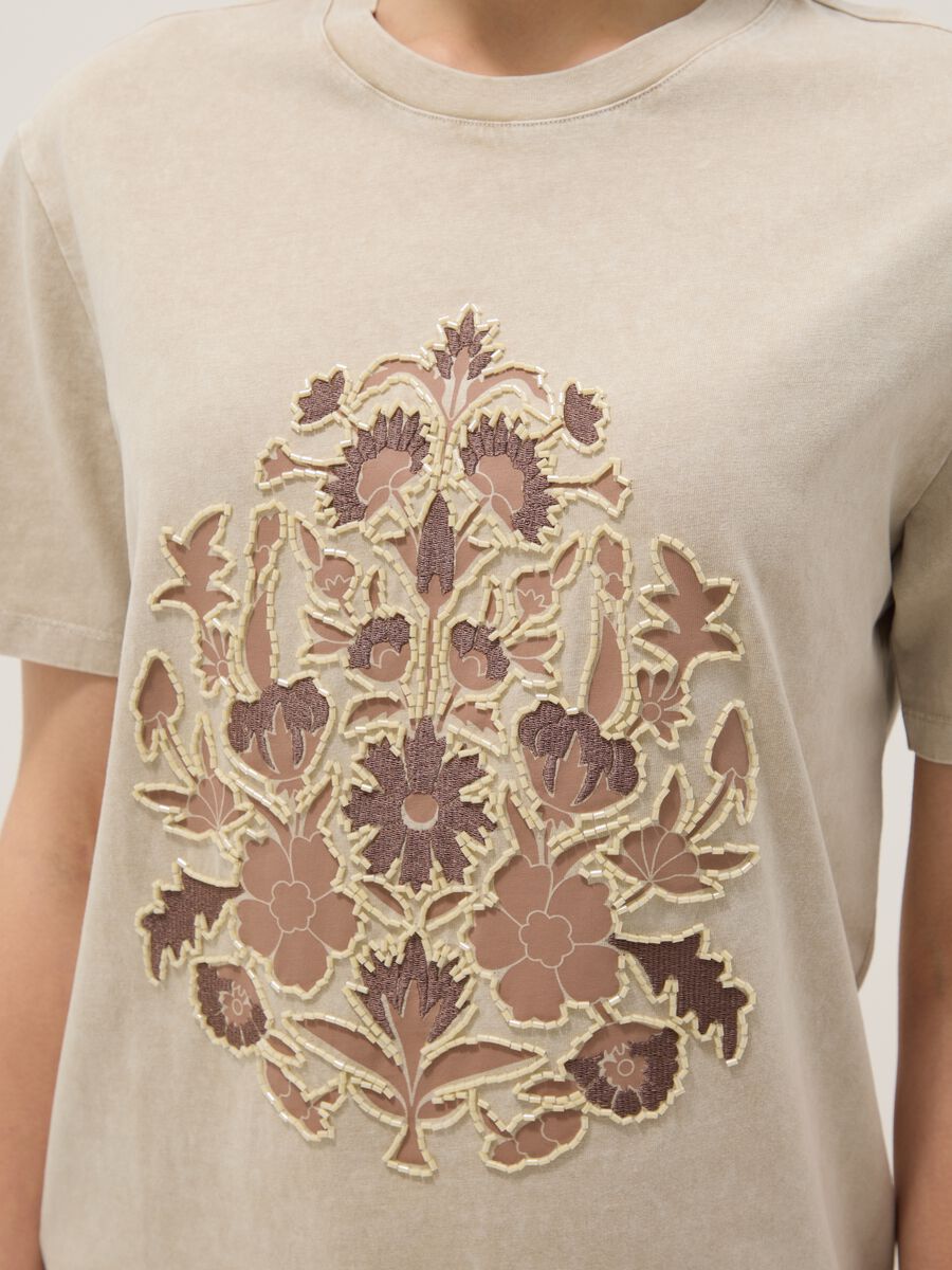 Beige short sleeve pure cotton t-shirt with regular fit and beads_3