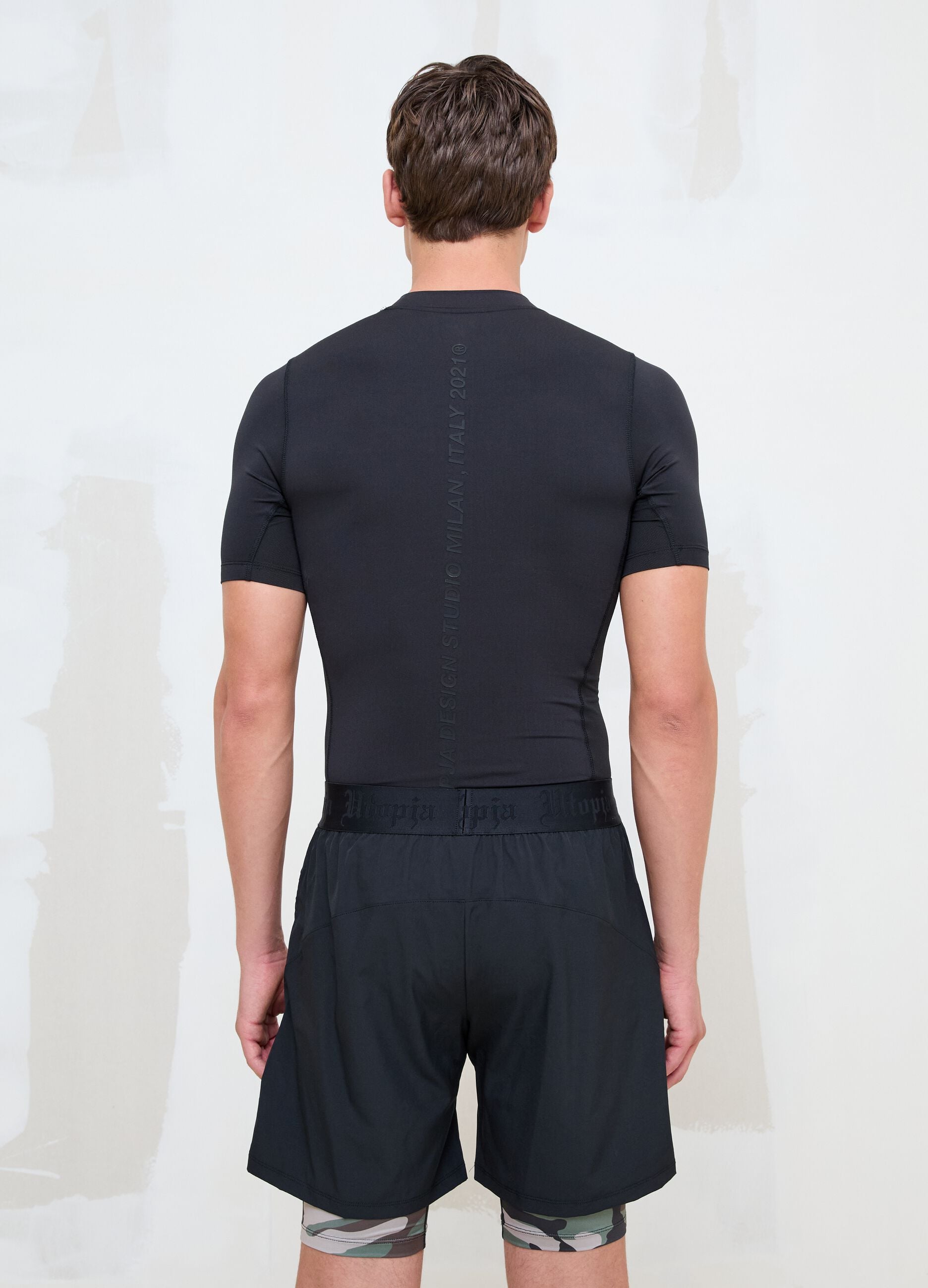 T-shirt t&eacute;cnica justa &ndash; Preta