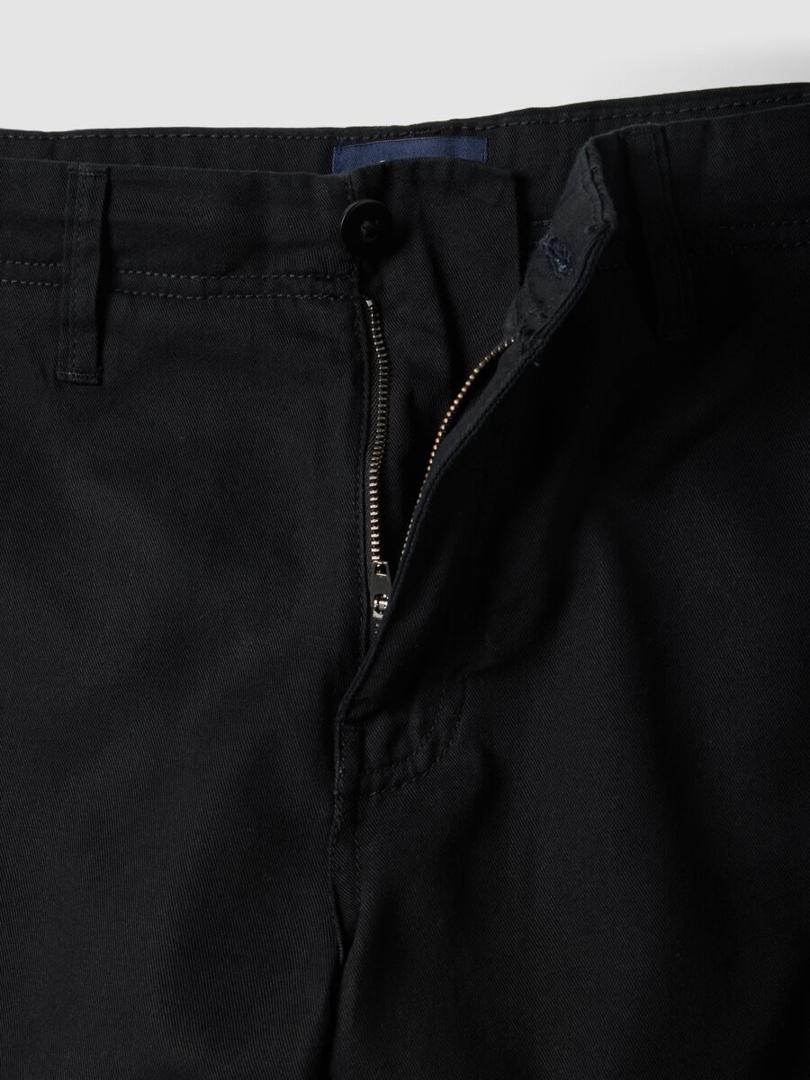 Black pure cotton regular-fit cargo shorts_5