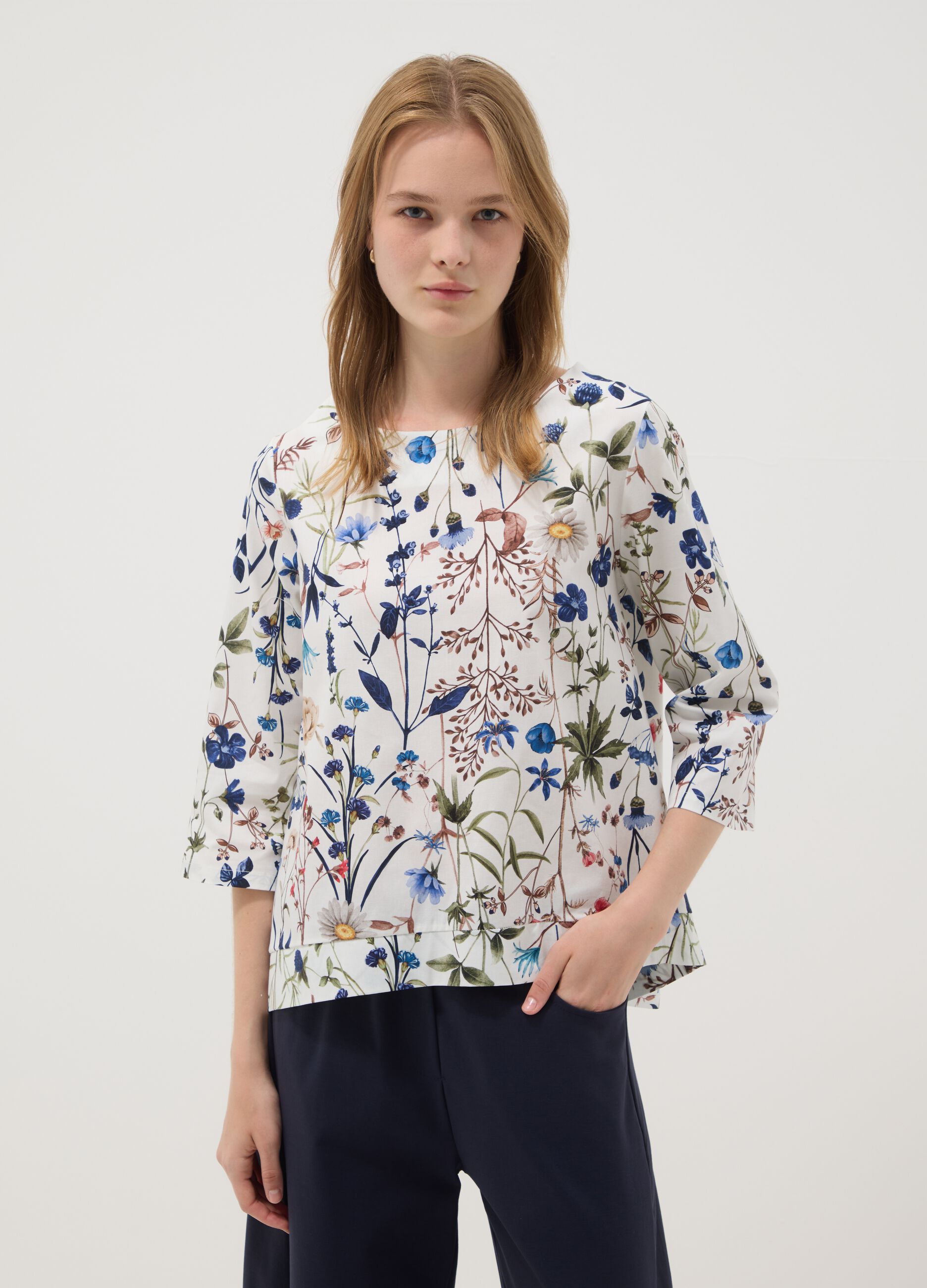 Wei&szlig;e Bluse aus Stretch-Baumwolle mit Blumenprint