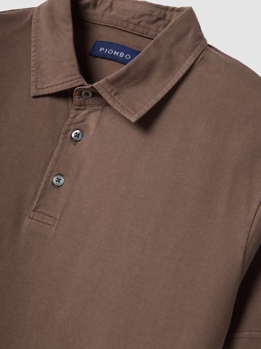 Braunes Poloshirt mit kurzen &Auml;rmeln aus reiner Baumwolle, Regular Fit_5