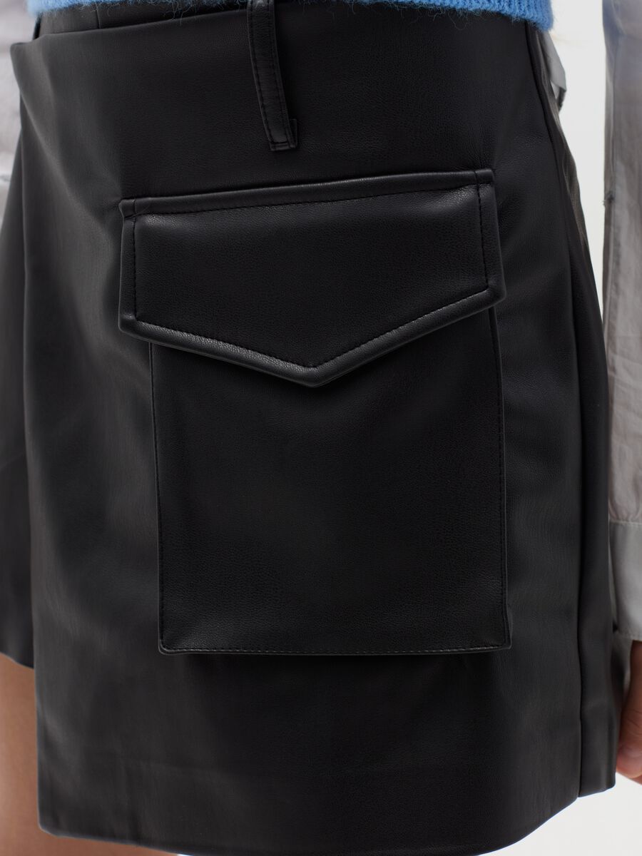 Glossy-effect skort with pockets_2