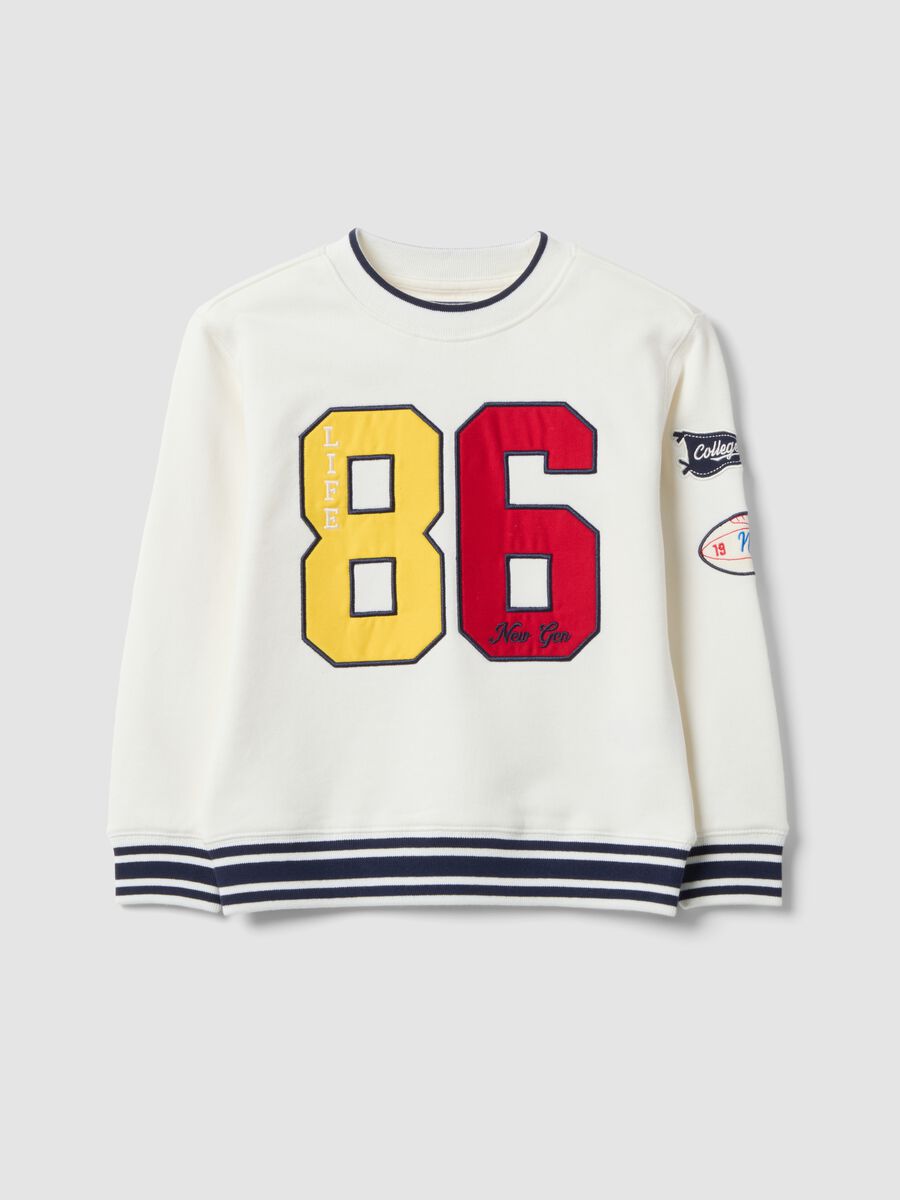 White cotton-blend sweatshirt with college print for boys_0