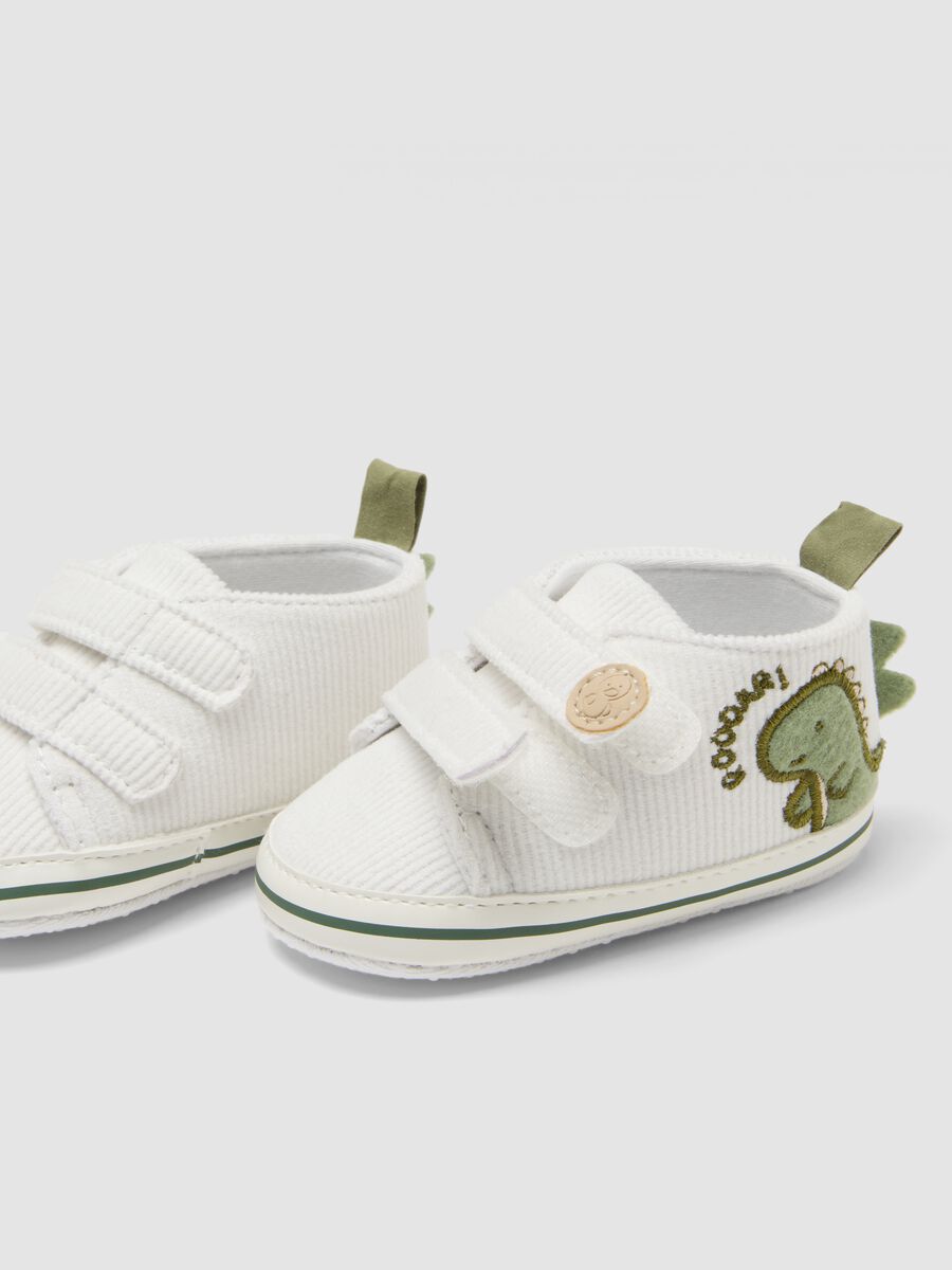 Scarpine bianche con dinosauro e chiusura a strappo_2
