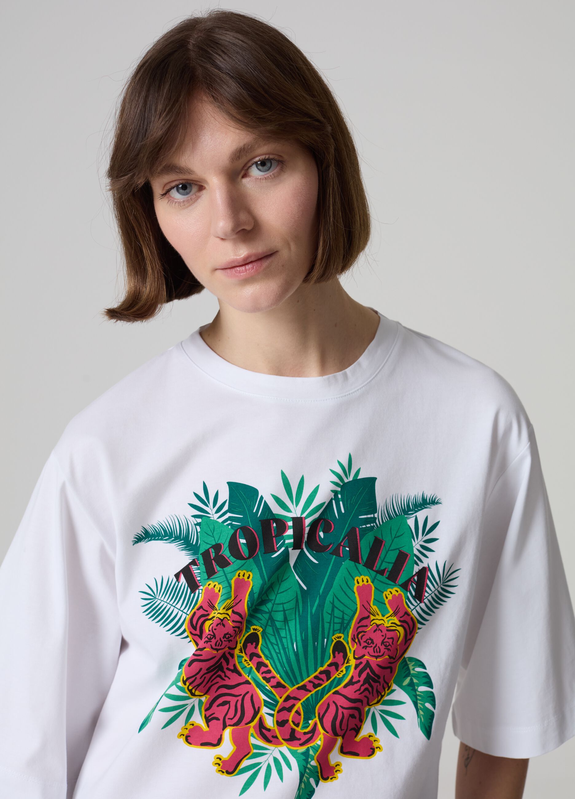 T-shirt over con stampa tropicale