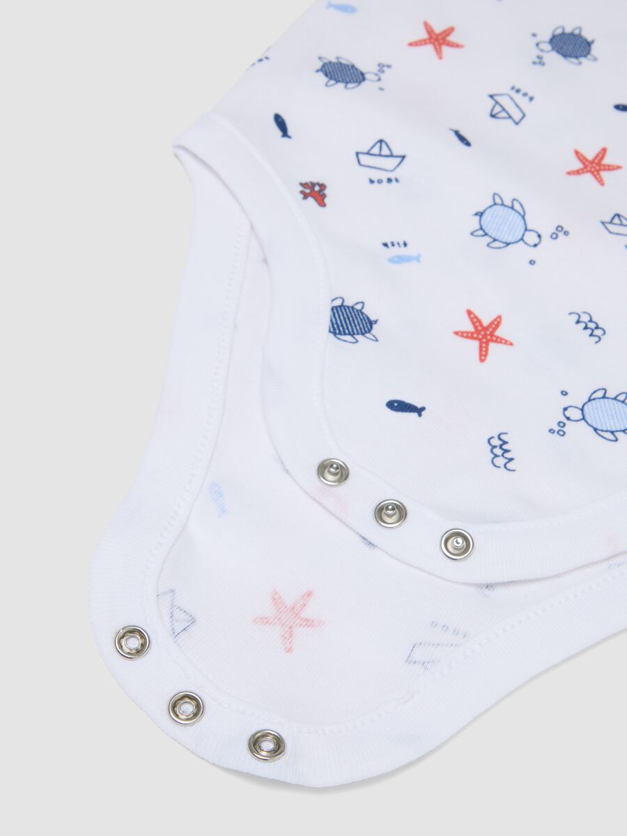 3-pack of blue sleeveless organic cotton bodysuits_2