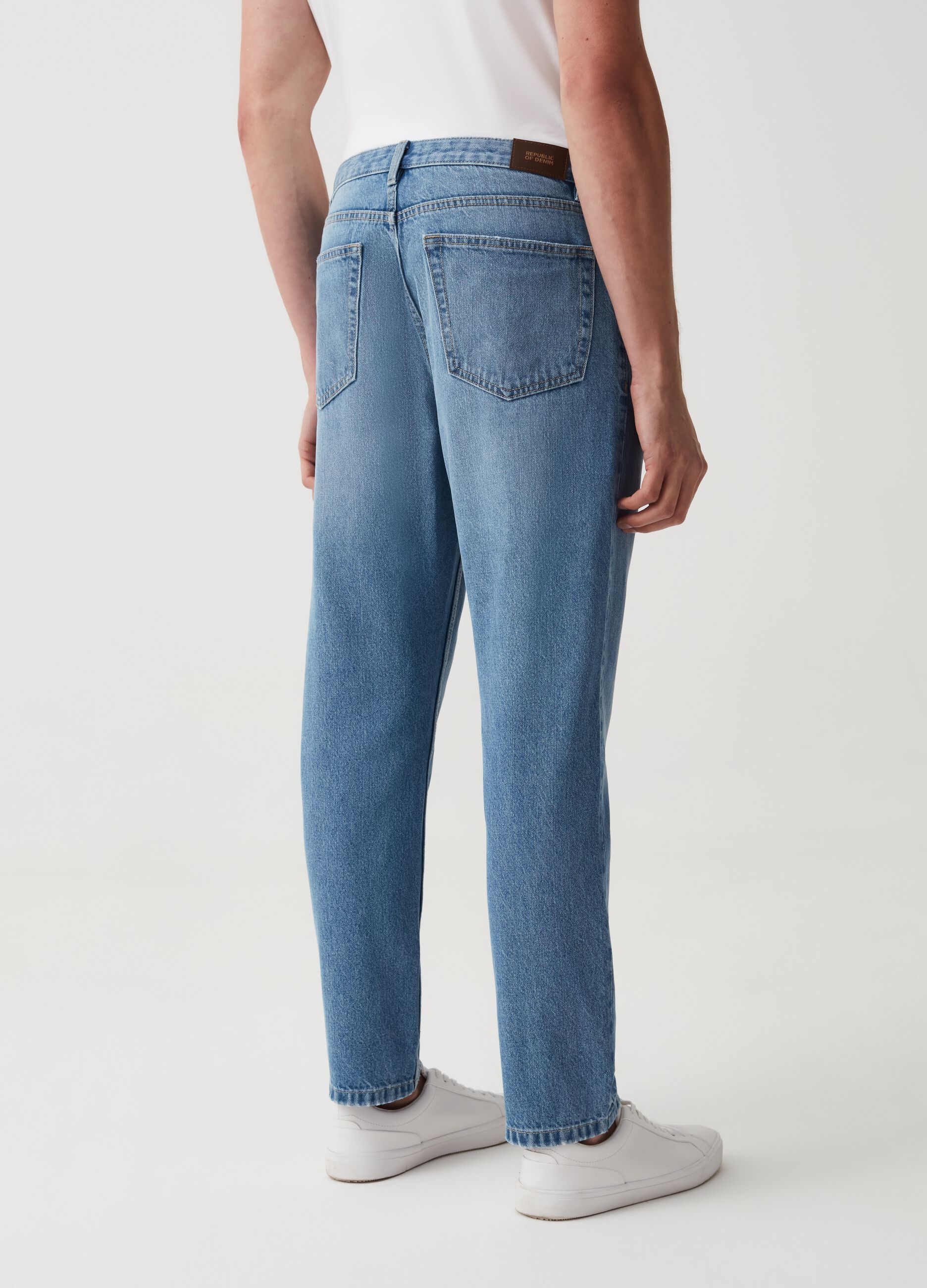 Carrot-fit jeans with fading