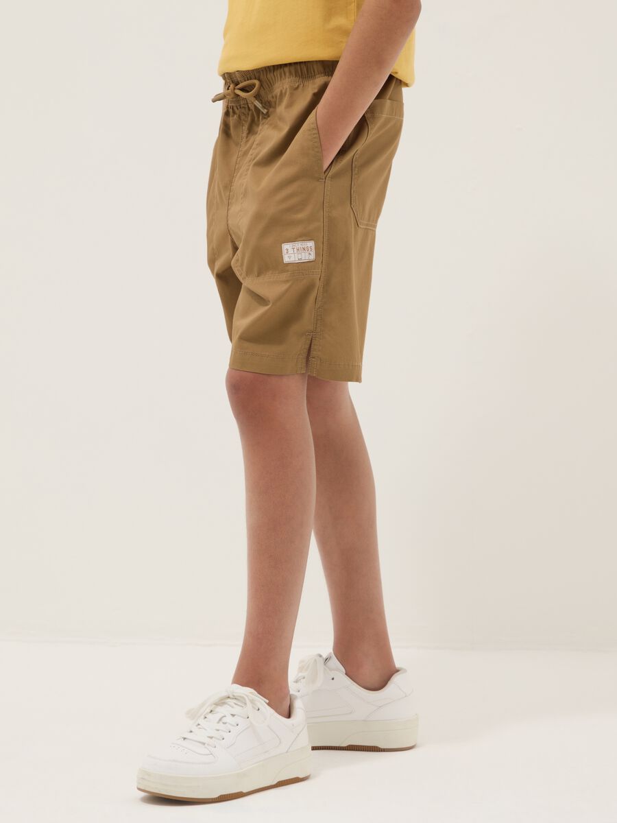Braune Bermuda-Shorts in Regular Fit aus reiner Baumwolle_2