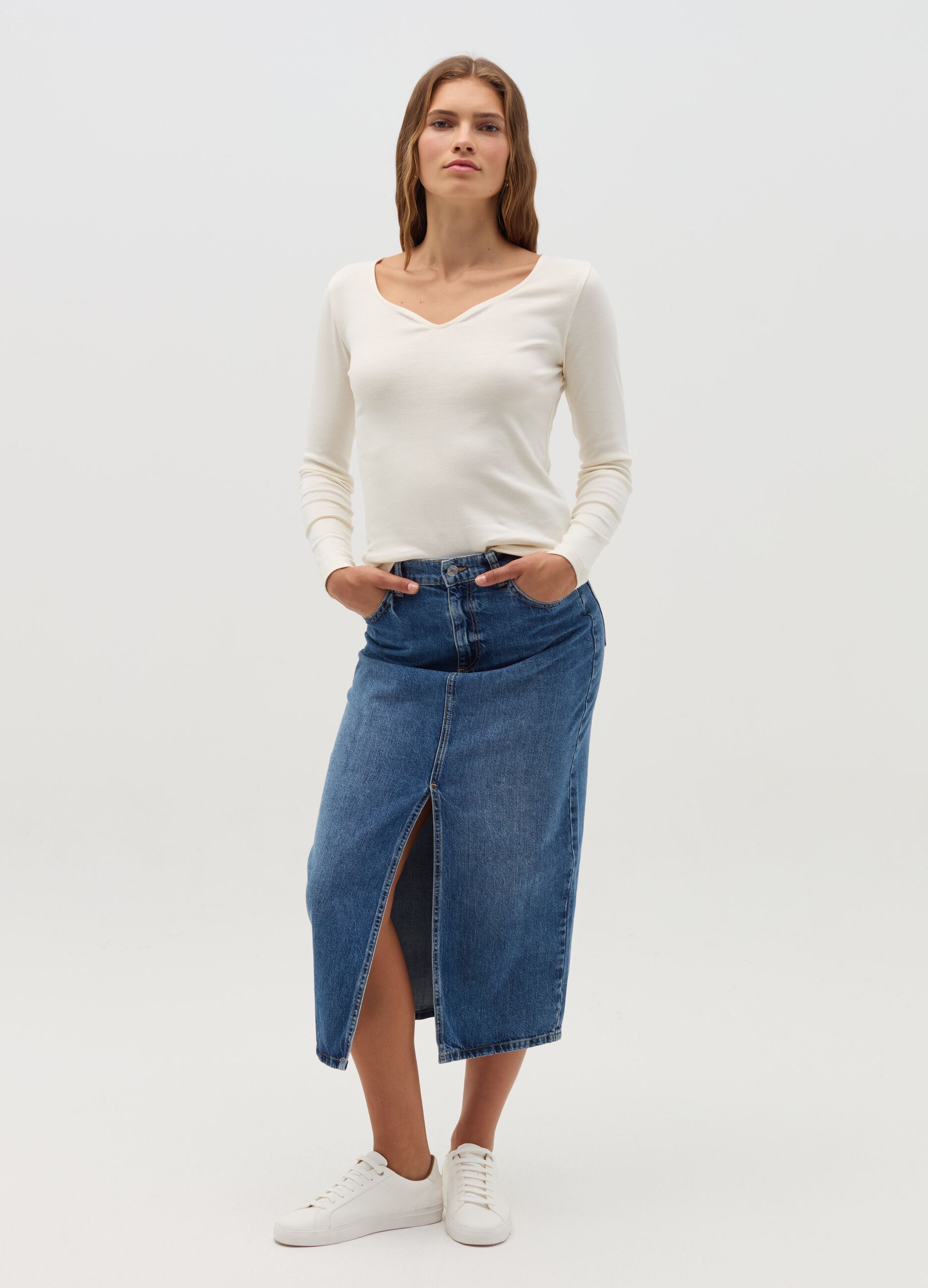 Long-sleeved T-shirt with sweetheart neckline