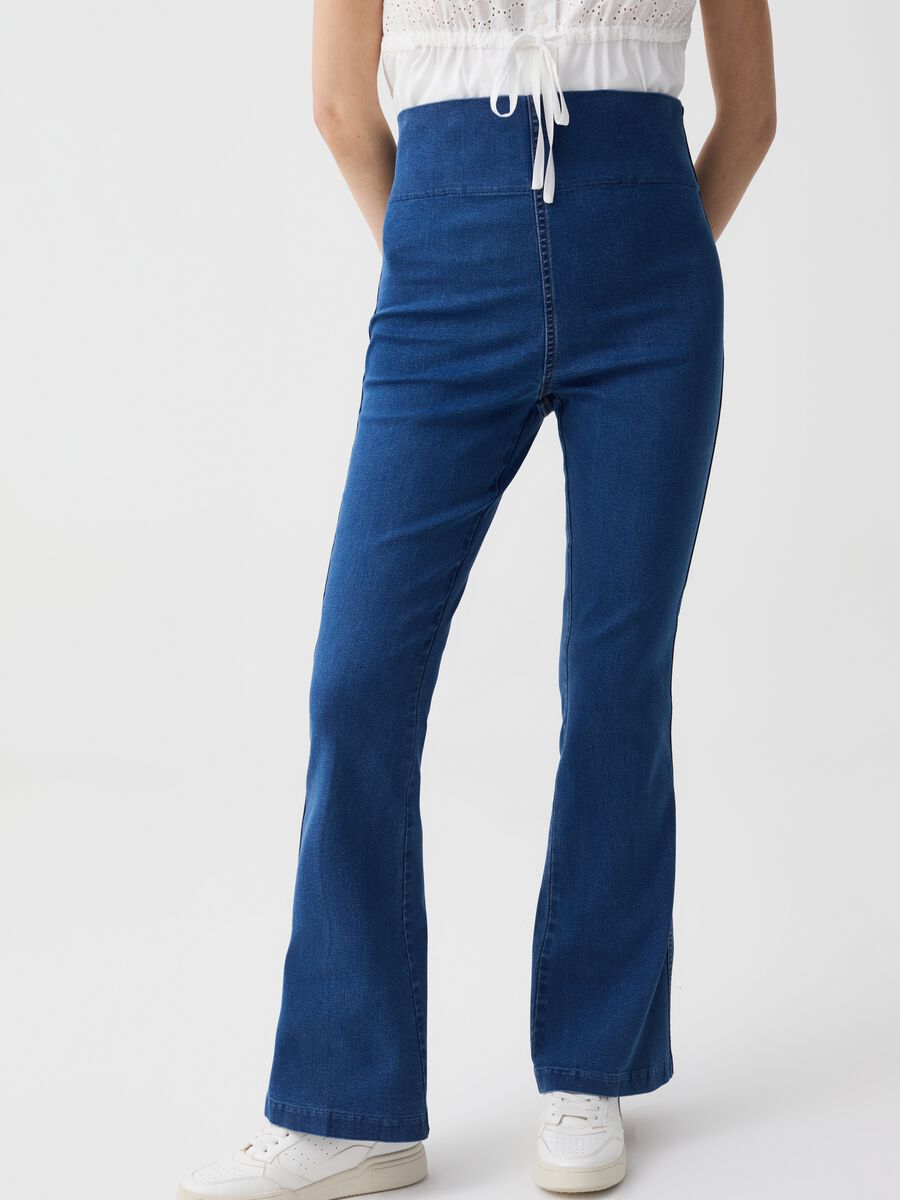 Flare-fit maternity jeans with pockets_1
