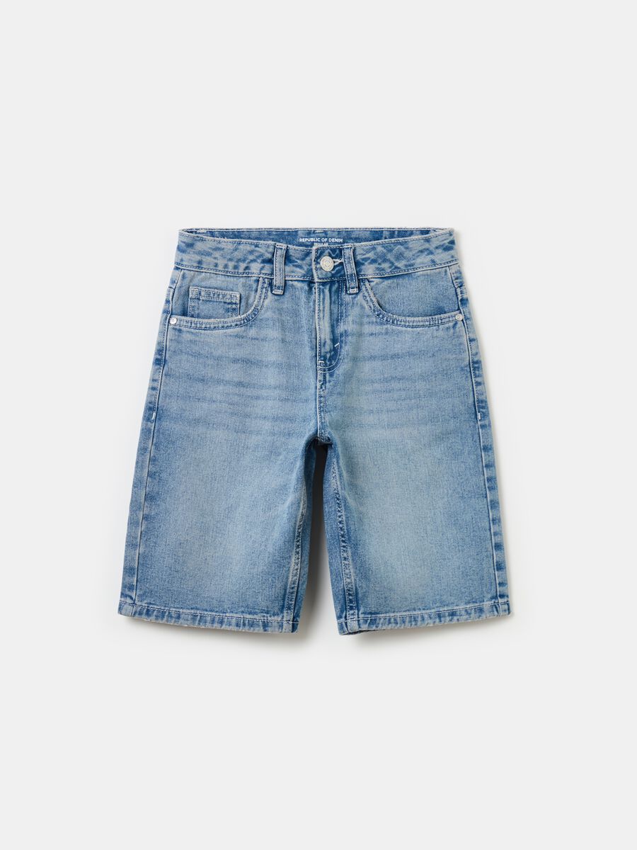 Regular-fit Bermuda shorts in denim with five pockets_0