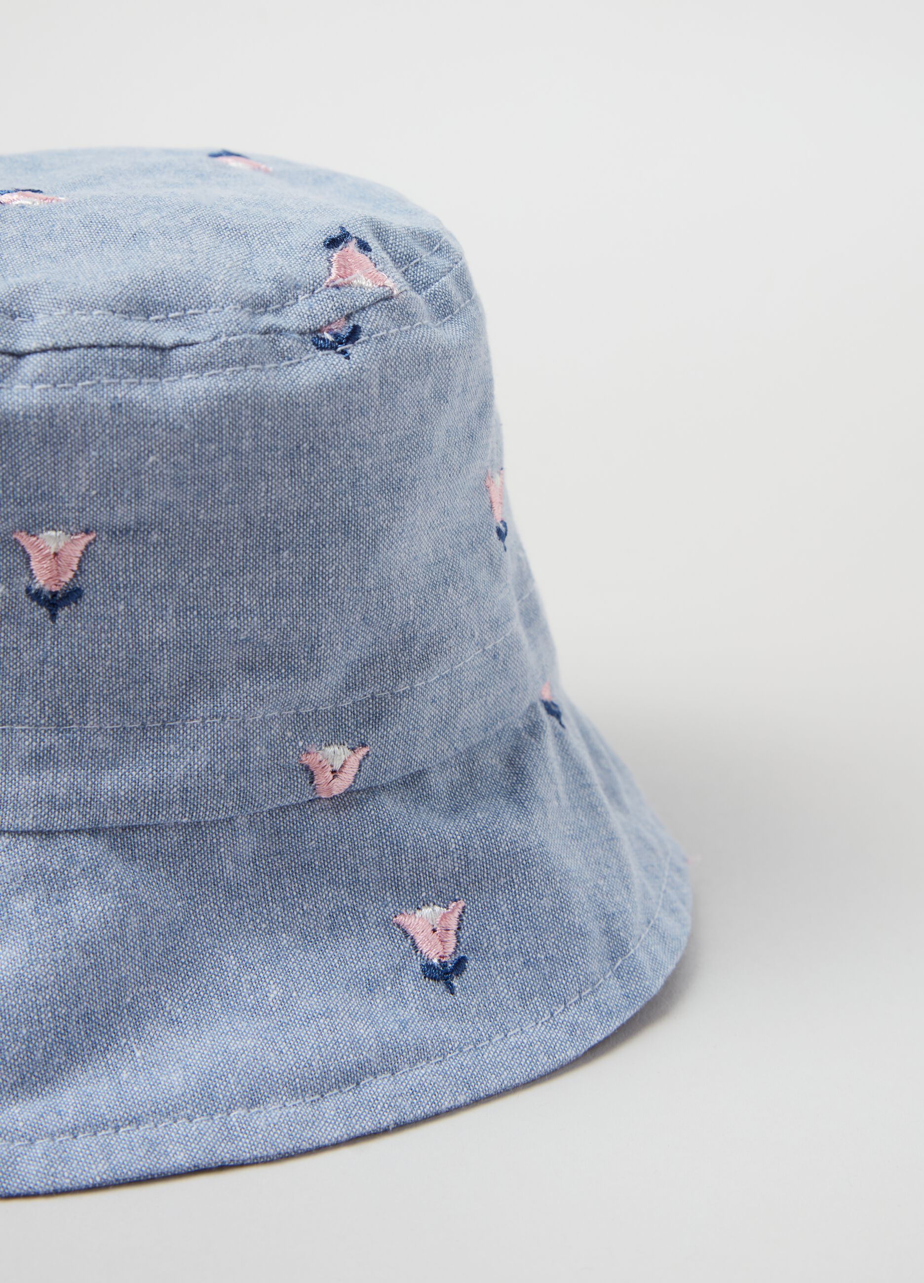 Denim hat with small flowers embroidery