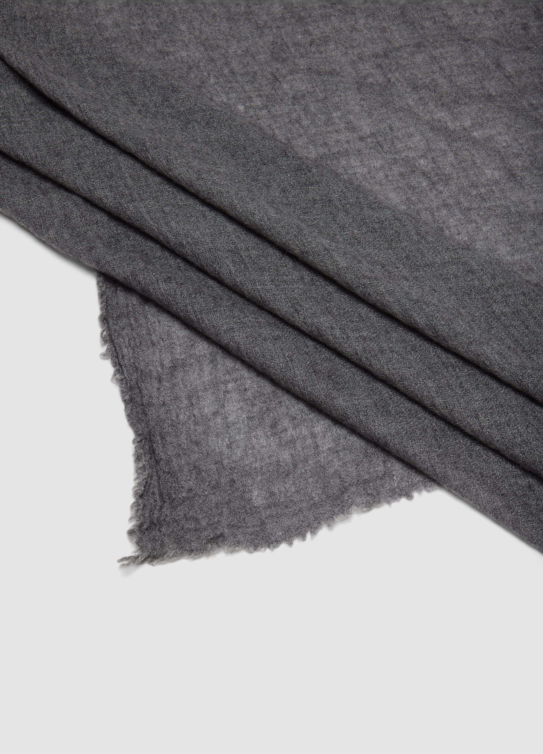Grey wool-blend scarf with fringed edges