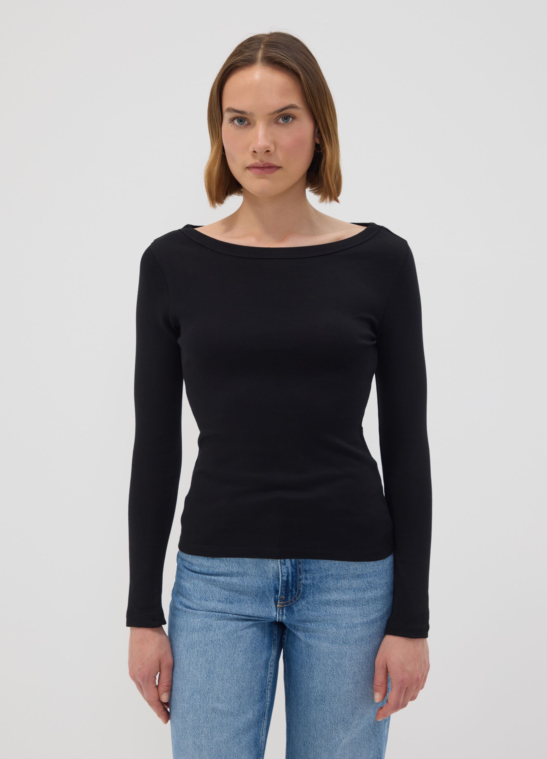 T-shirt nera in puro cotone con girocollo regular fit