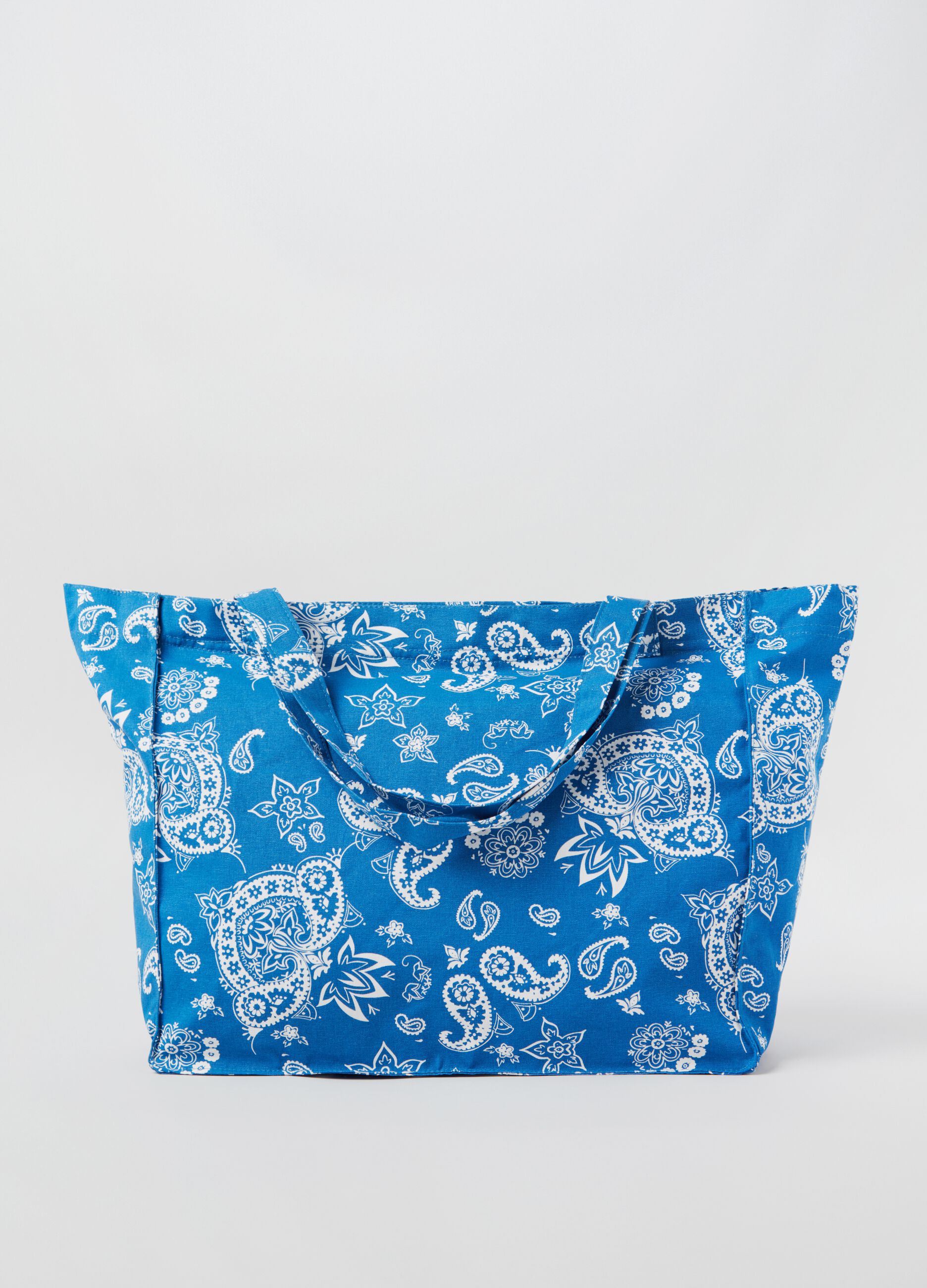 Beach bag with bandana print