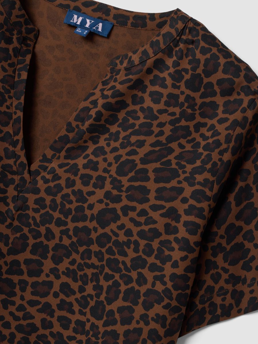 Braune Bluse aus reiner Viskose mit Stehkragen und Animal-Print, Regular Fit_2