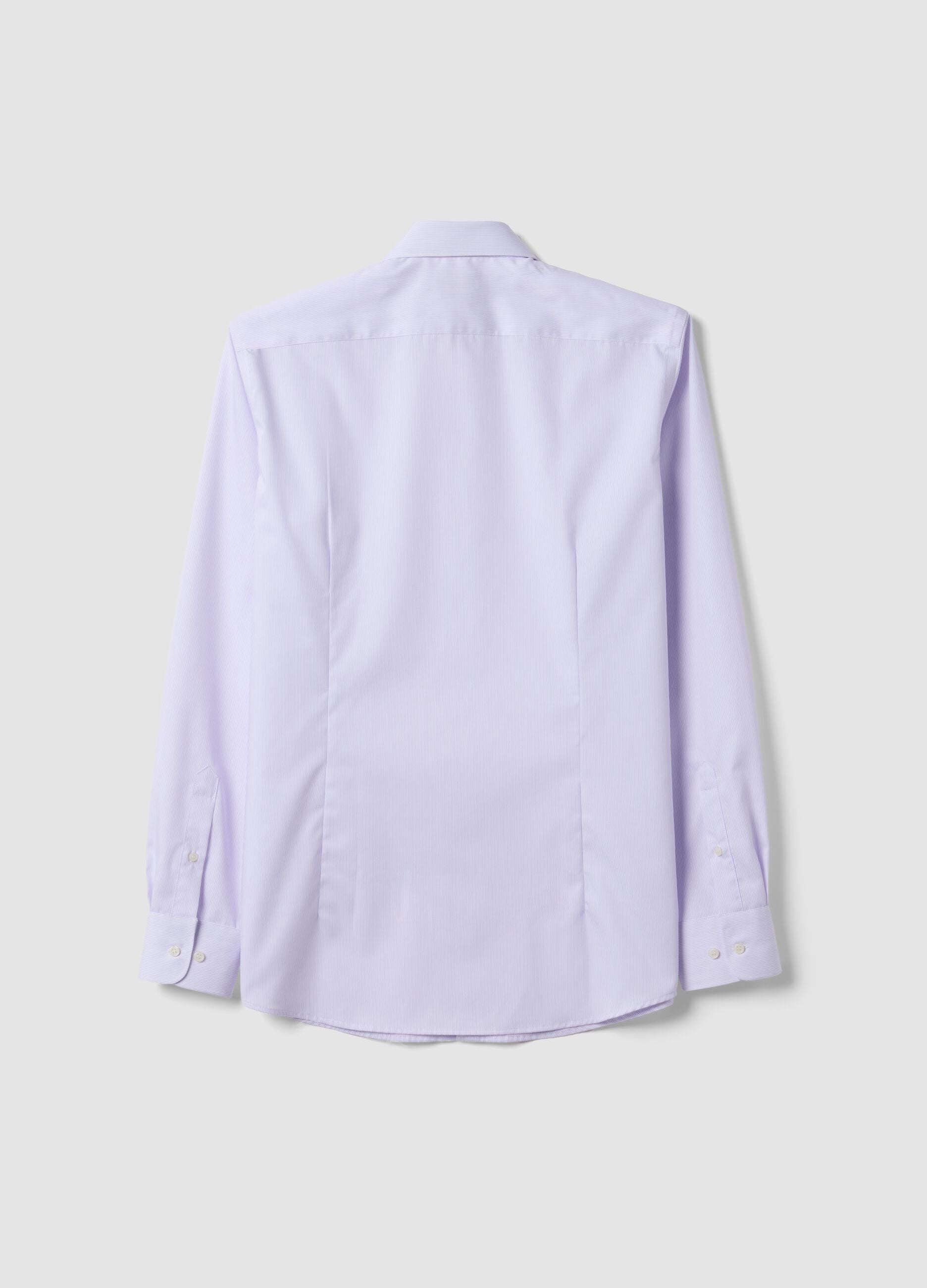 Camisa branca &agrave;s riscas em algod&atilde;o puro com colarinho franc&ecirc;s, corte slim, n&atilde;o precisa de passar a ferro