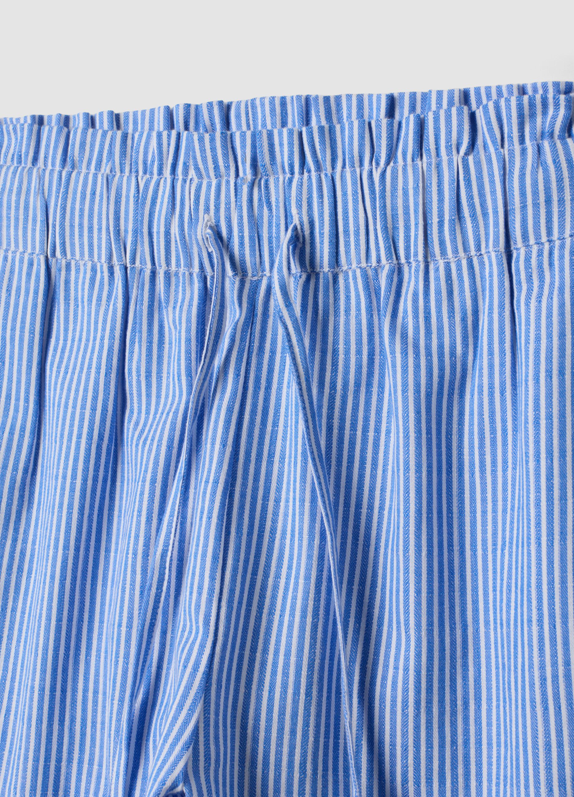 Blau gestreifte Shorts aus reiner Baumwolle
