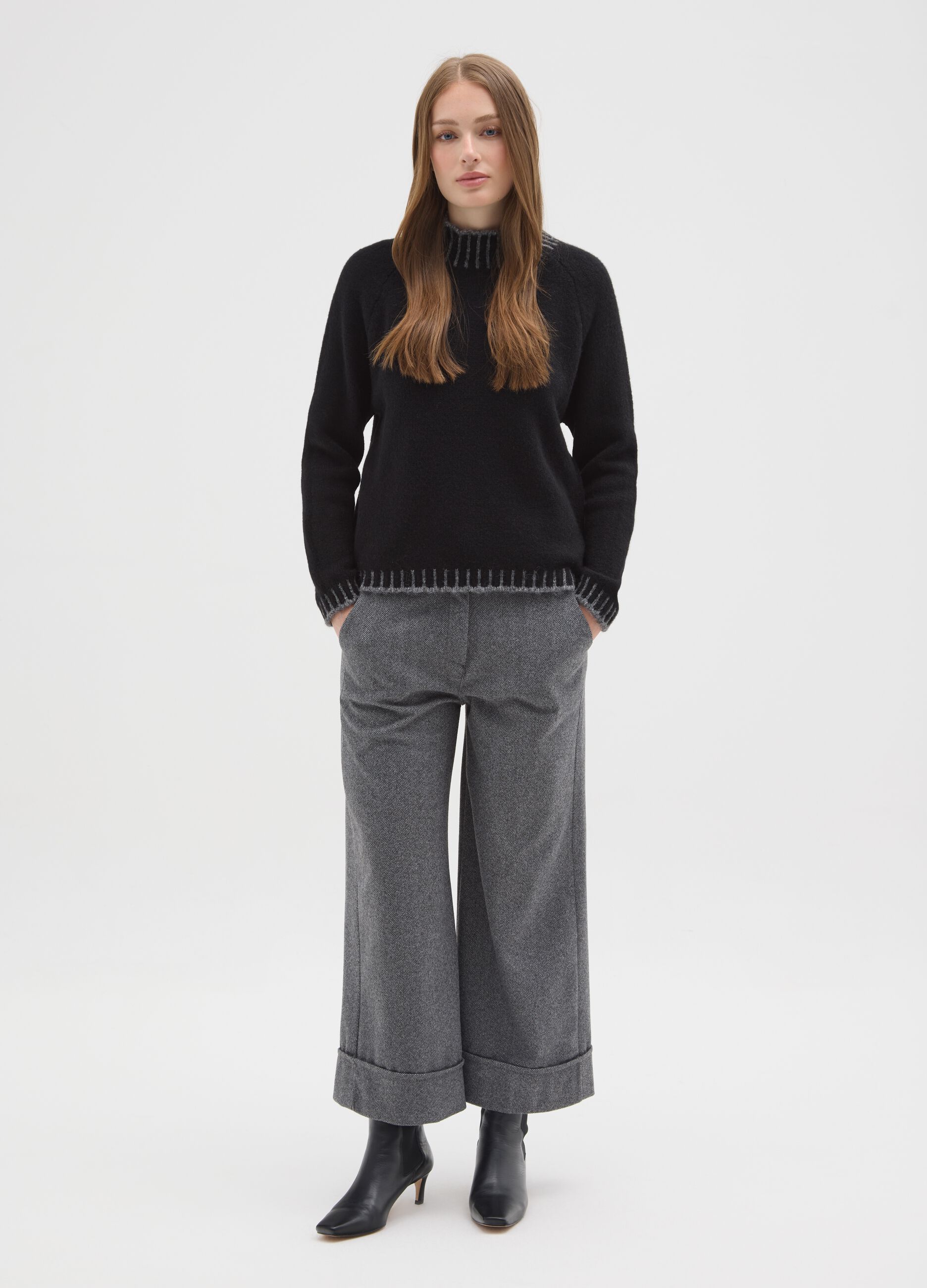 Regular fit grey trousers with elasticated waist