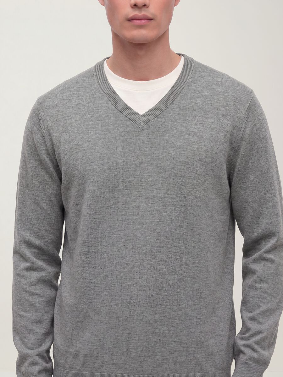 Grey viscose-blend V-neck jumper, regular fit_1