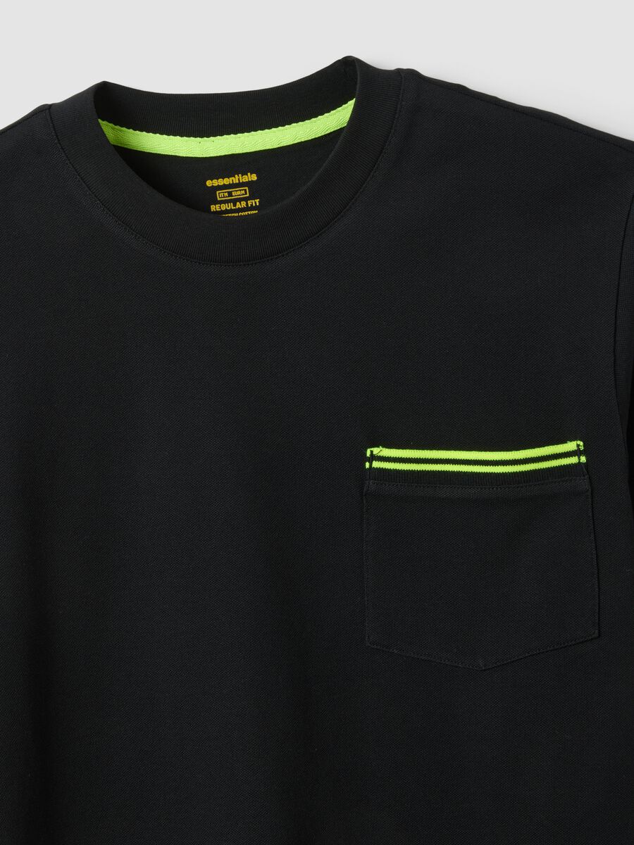 Black short-sleeve stretch cotton T-shirt with chest pocket_1