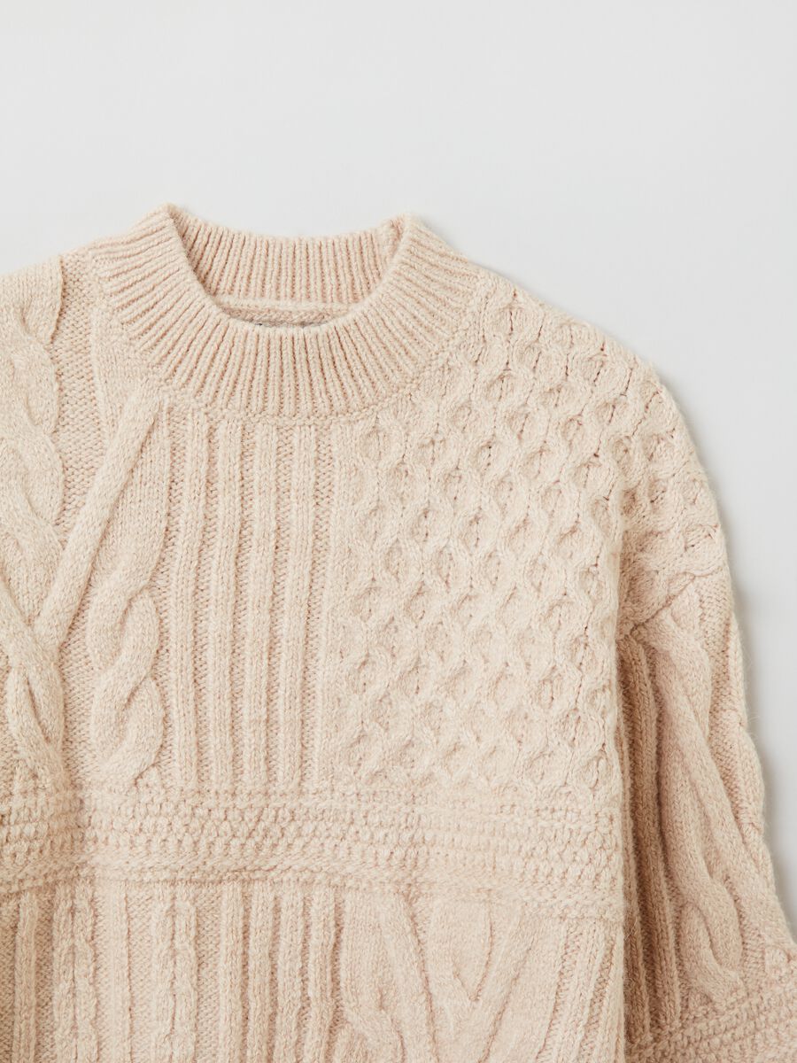 Cropped pullover with cable-knit motif_2