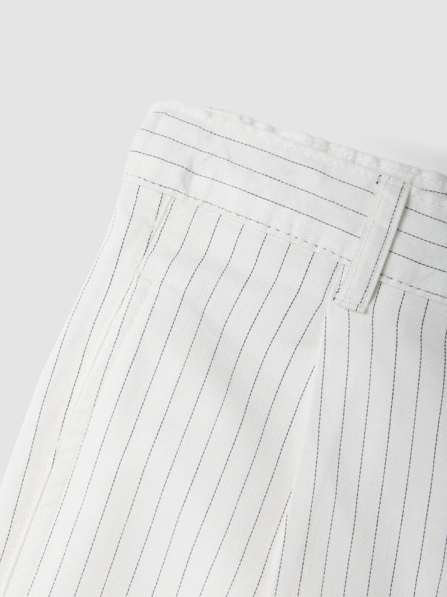 Boys&rsquo; white striped pure cotton shorts, regular fit_3