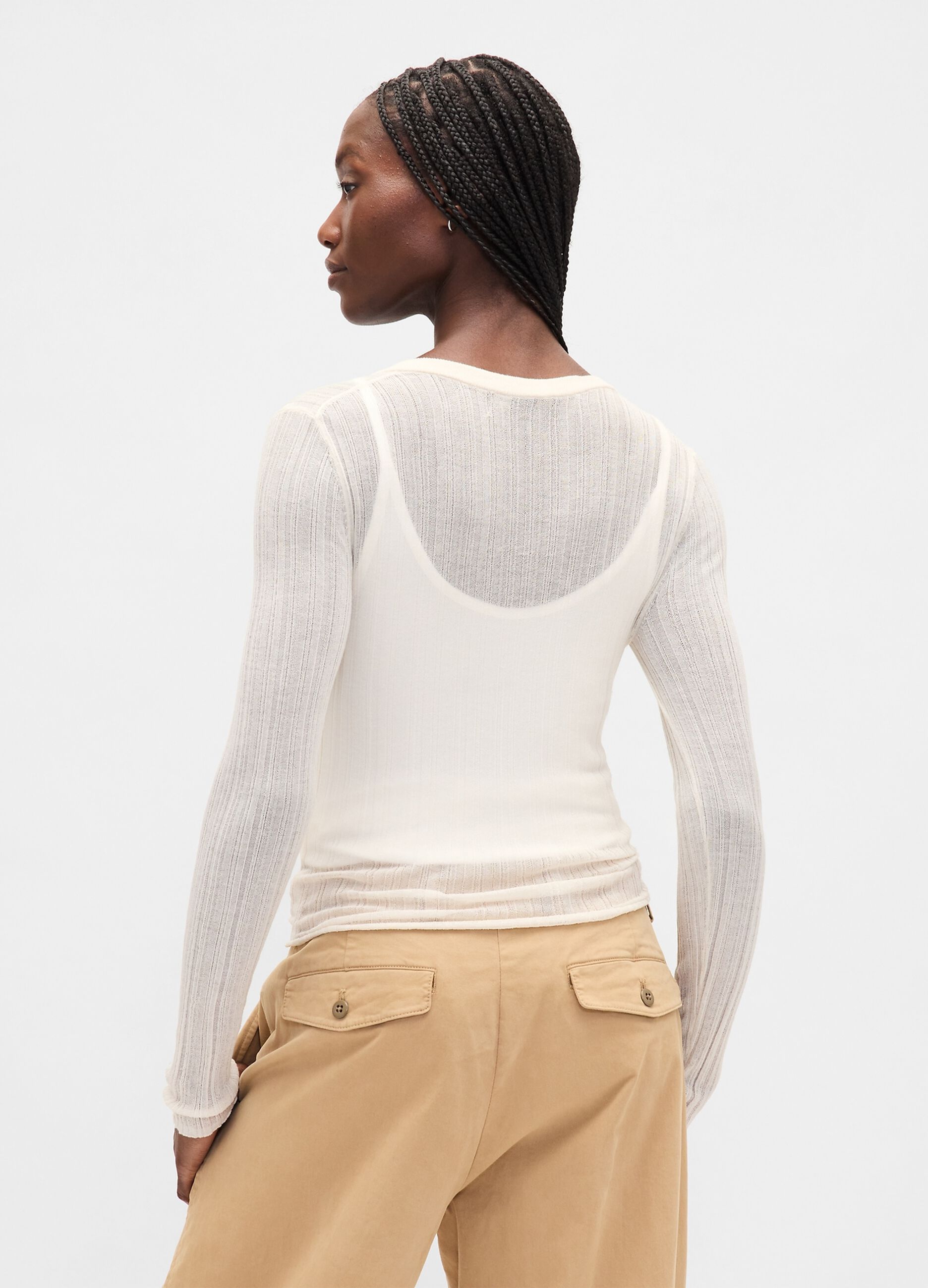 Wei&szlig;er Pullover mit transparenten langen &Auml;rmeln