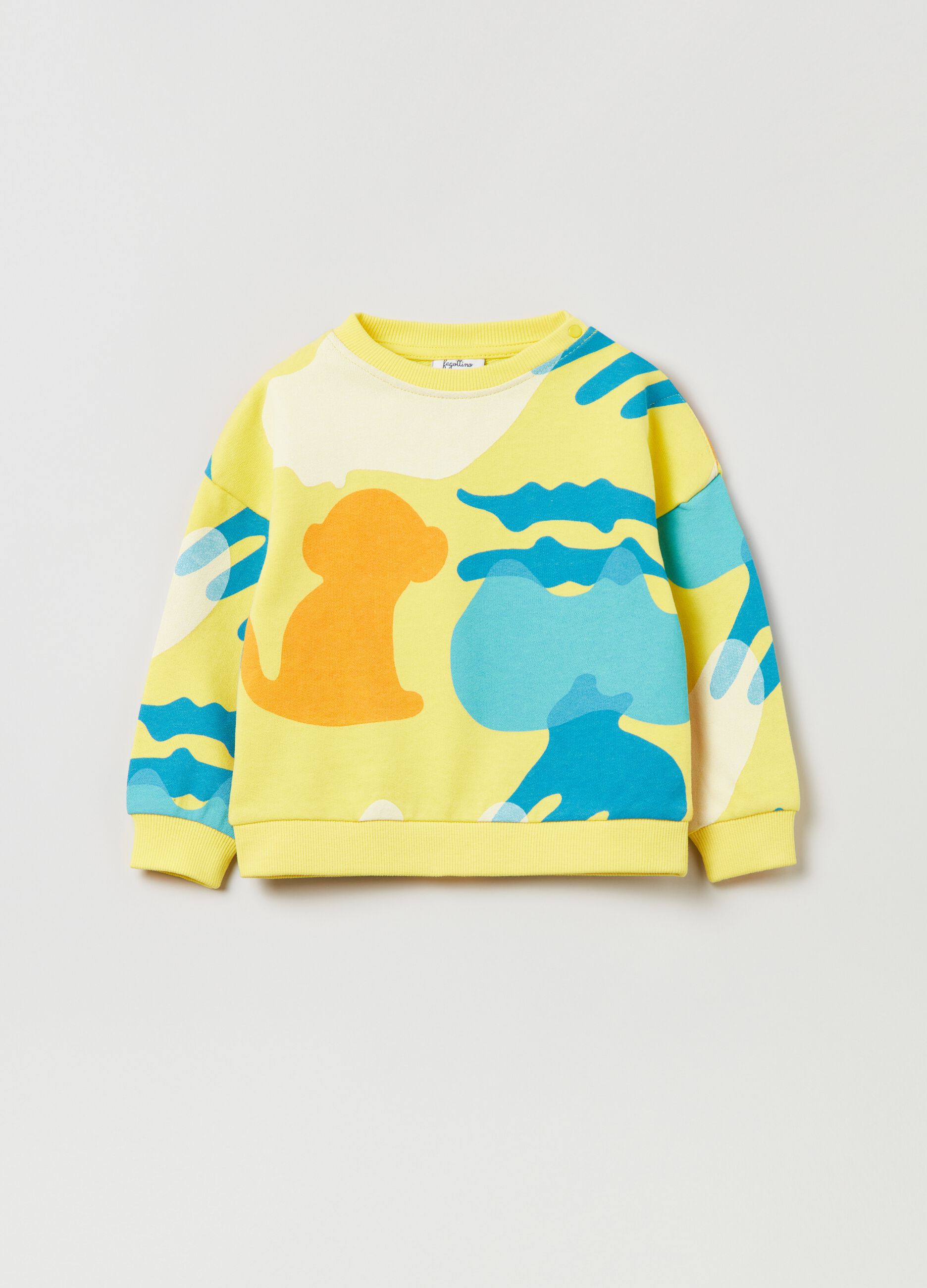 Lightweight sweatshirt with animal print.