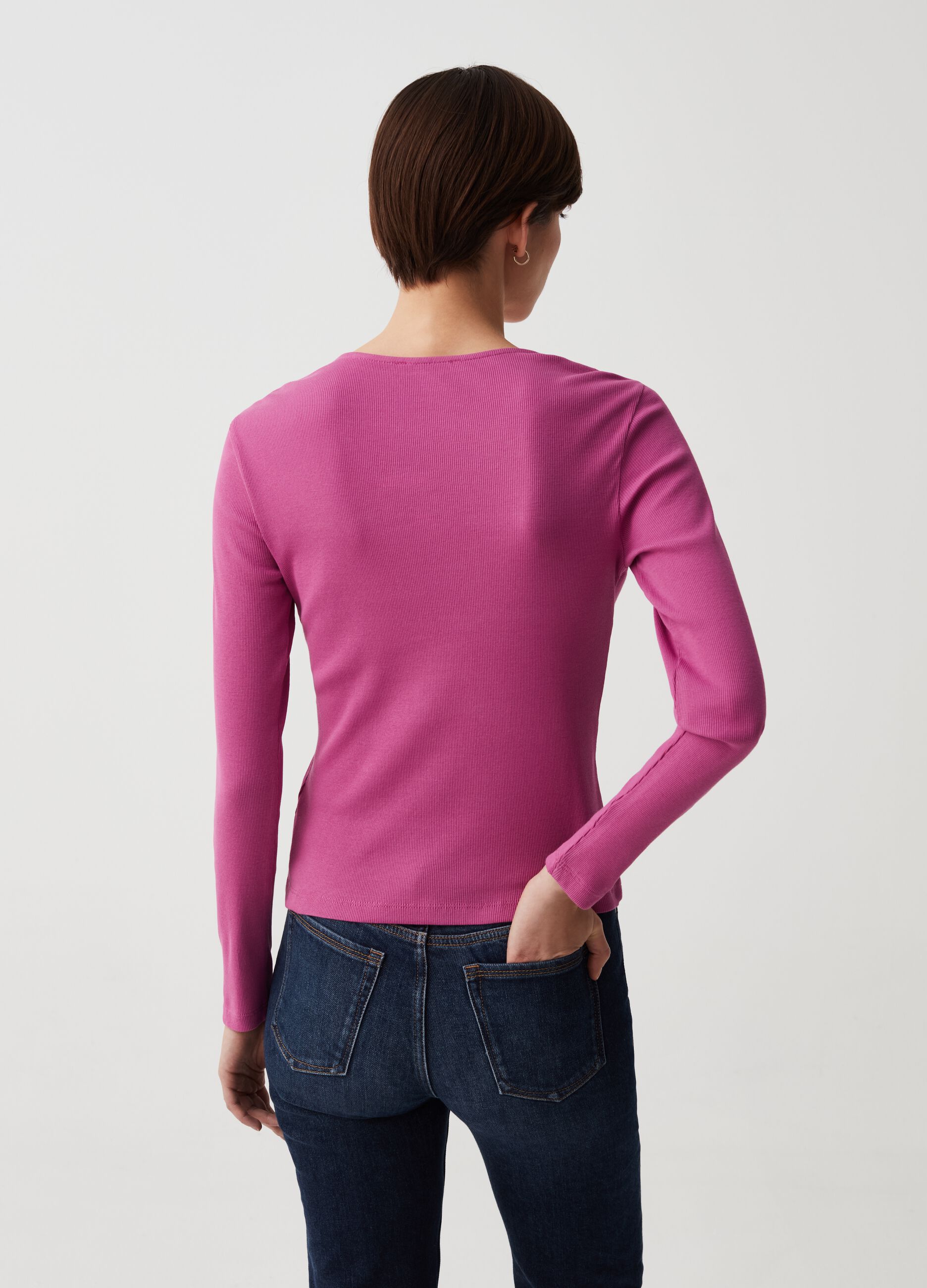 Long-sleeved T-shirt with knot