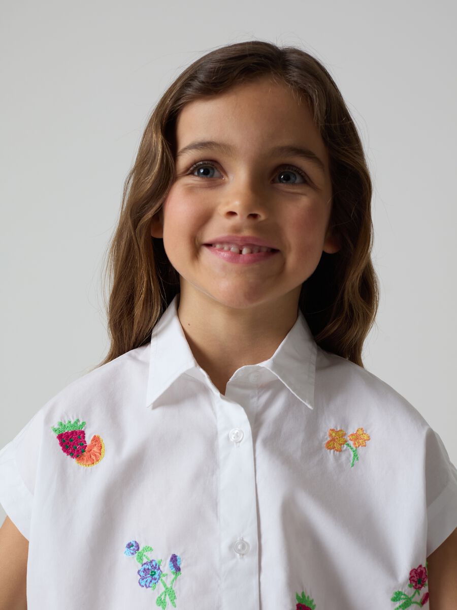 Camisa de algodón con bordado de fruta y flores_4