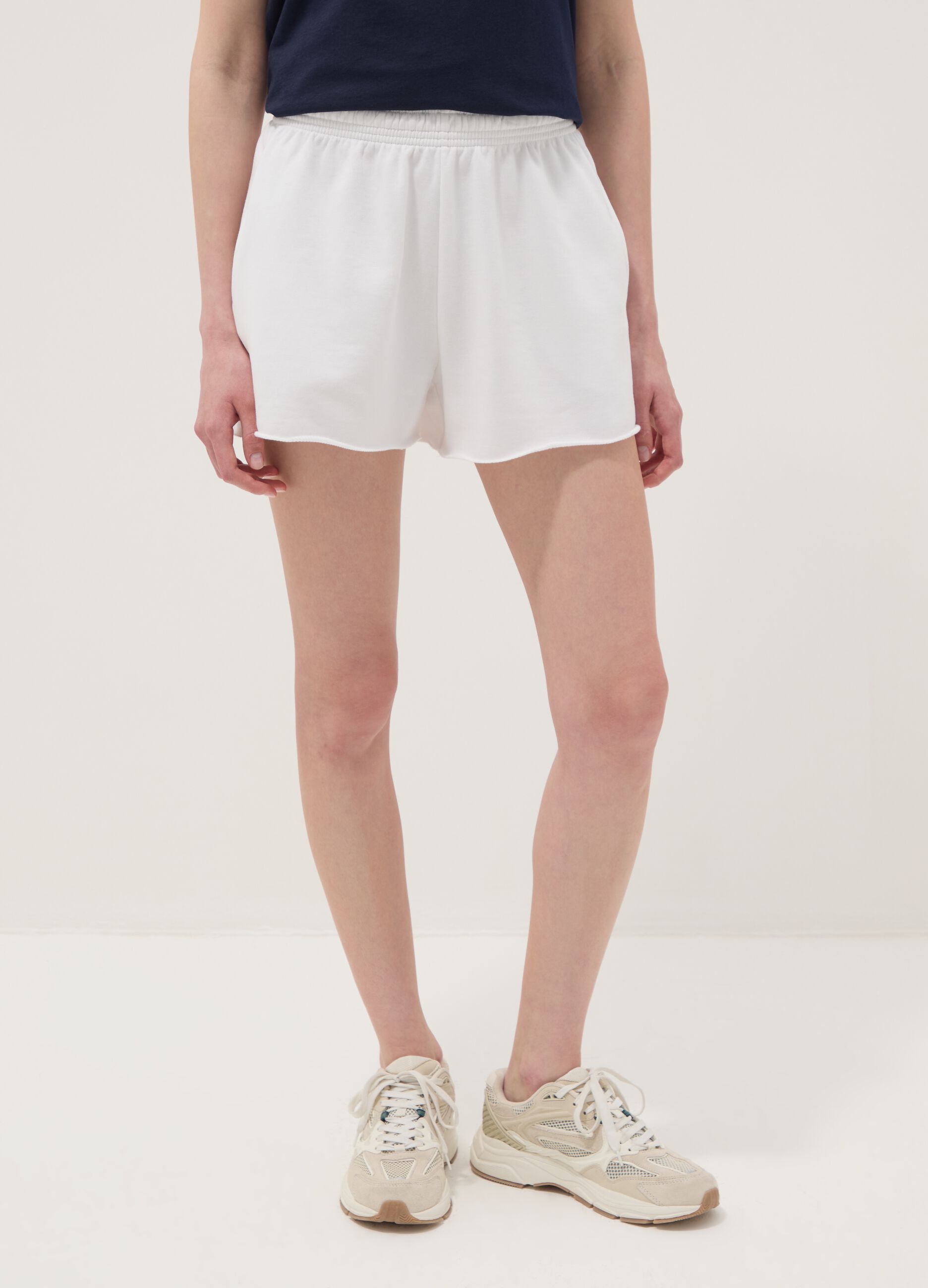 White cotton-blend Bermuda shorts with elasticated waistband