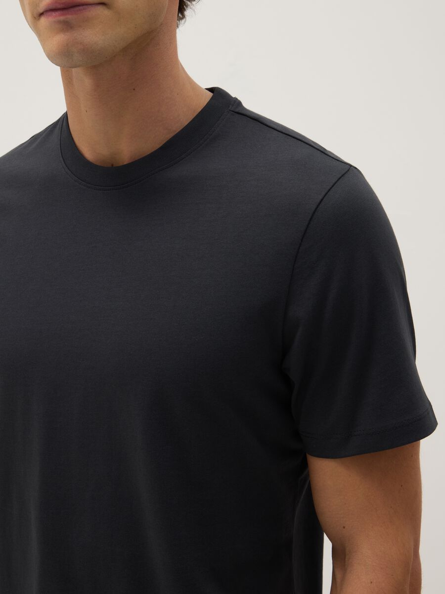 Black pure cotton regular fit t-shirt_3