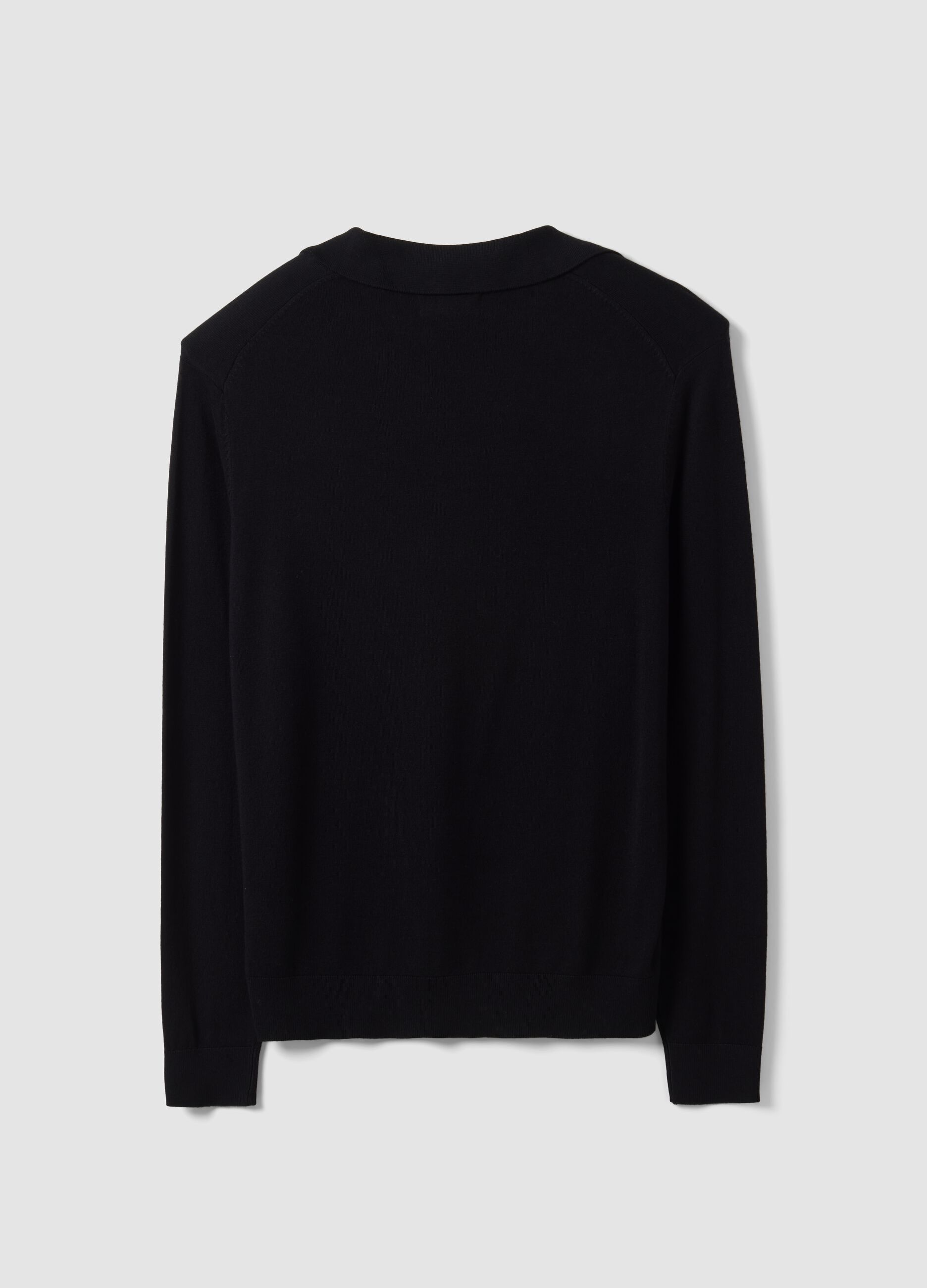 Schwarzes Polo aus Viskosemischung mit V-Ausschnitt, Regular Fit