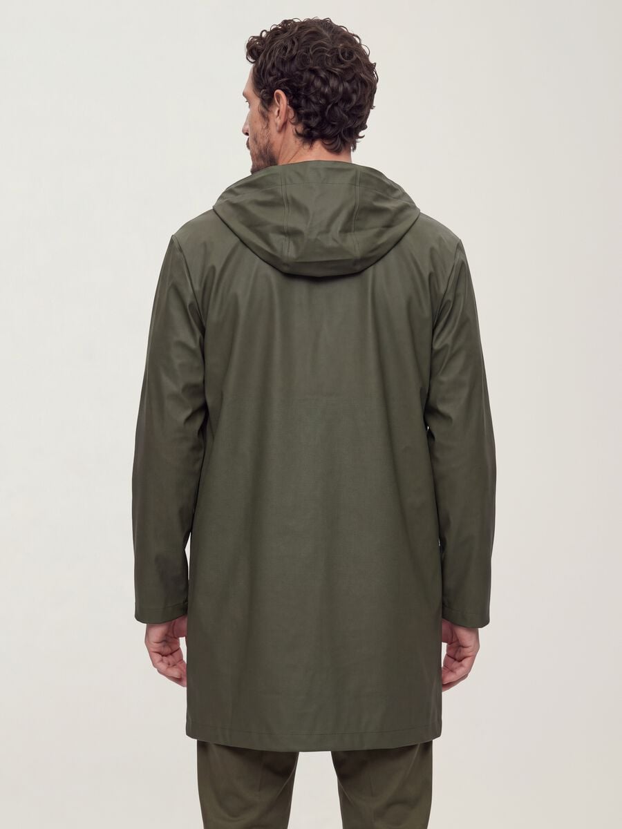 Gr&uuml;ner Regular-Fit-Regenmantel mit Rei&szlig;verschluss_3