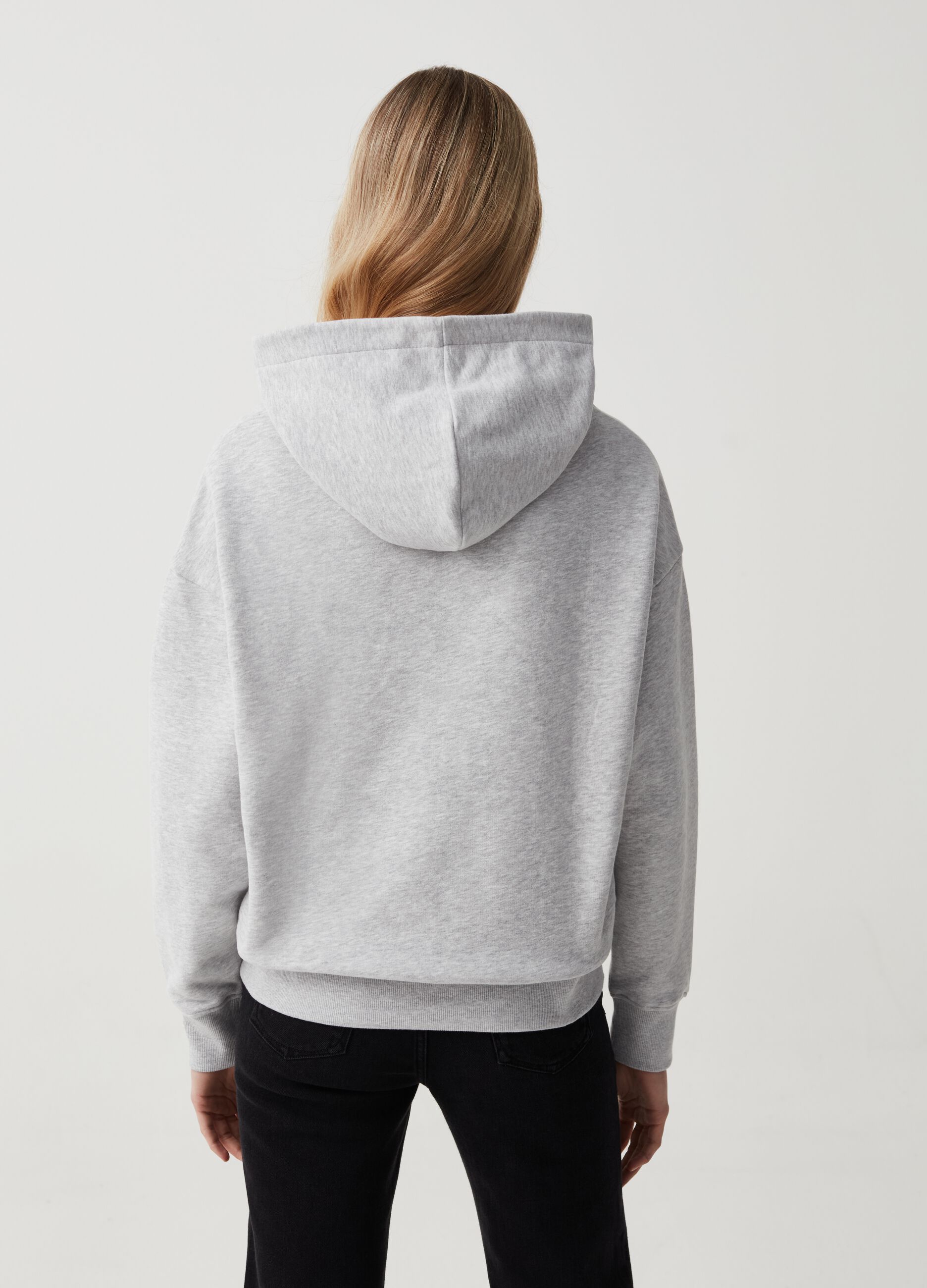 Sweatshirt with hood and print