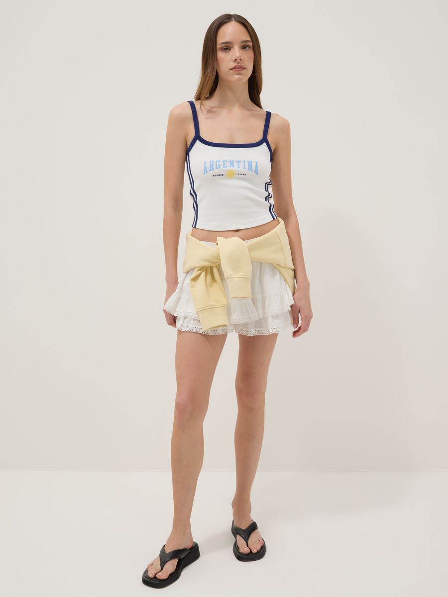 Wei&szlig;es Tanktop aus Stretch-Baumwolle mit blauer Paspelierung_2