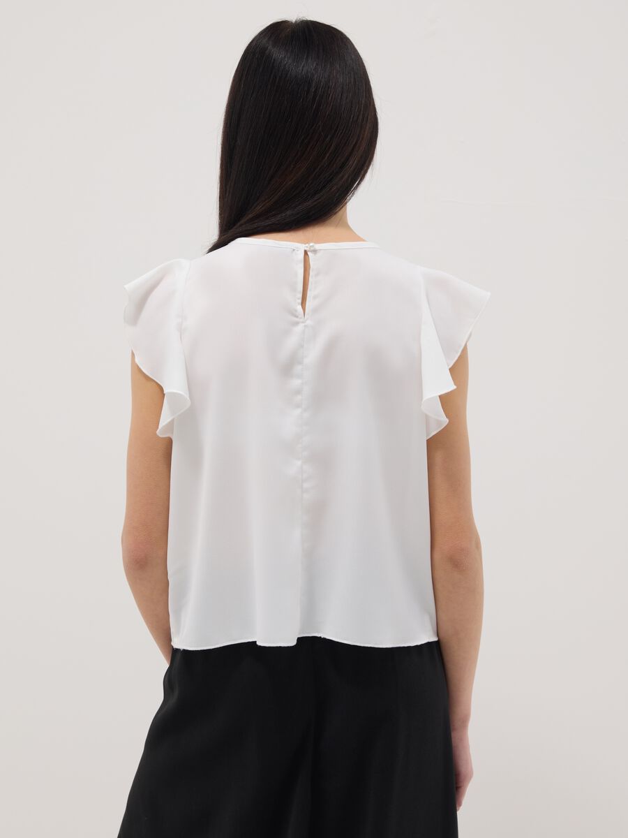 White regular fit girl's blouse with ruffled sleeves_2