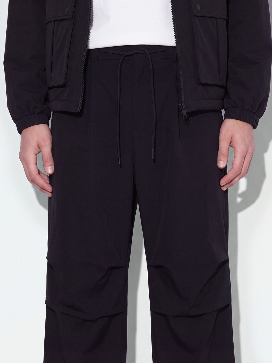 Black stretch-fabric parachute-fit trousers_3