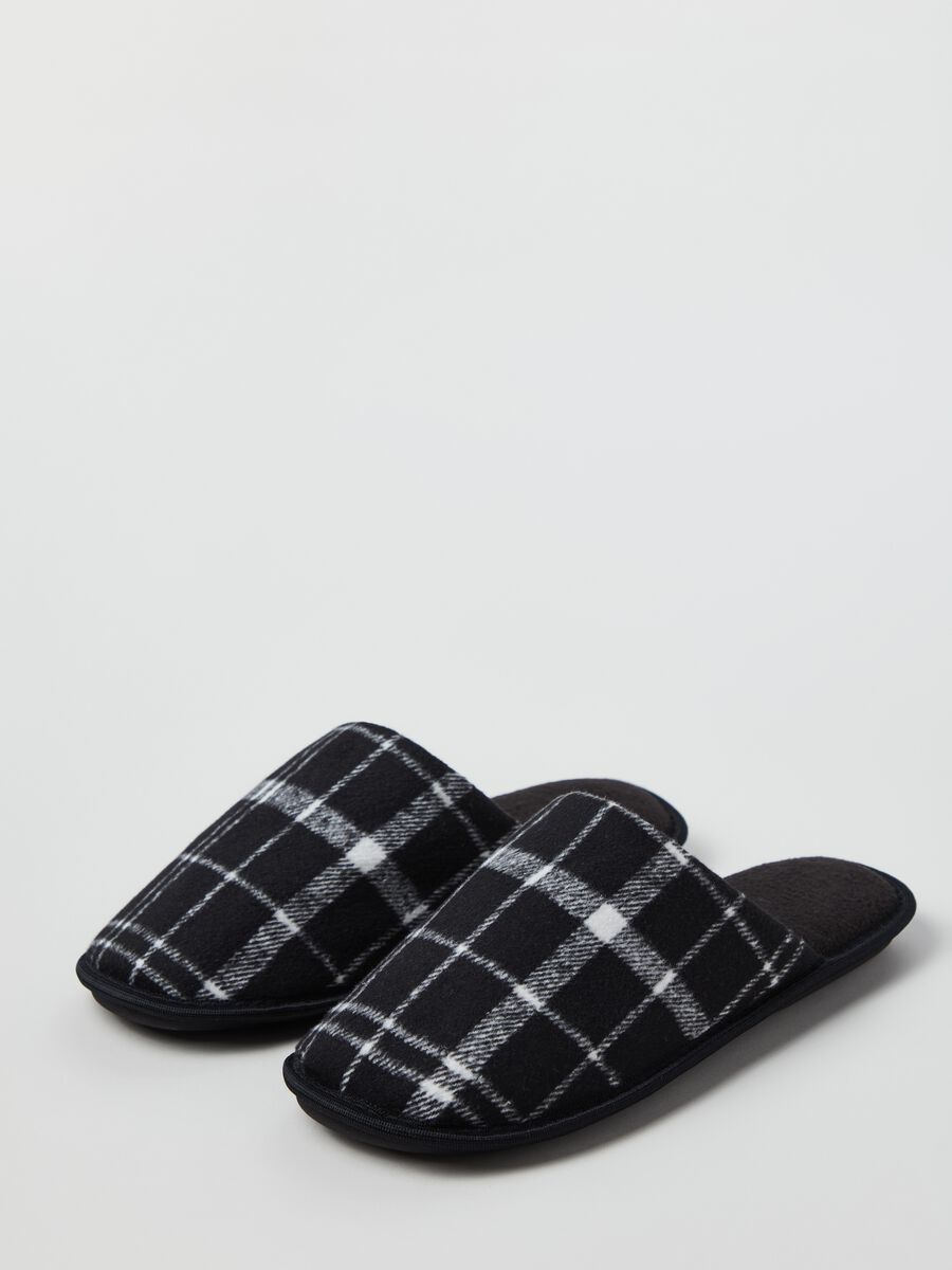Slippers with check pattern_1