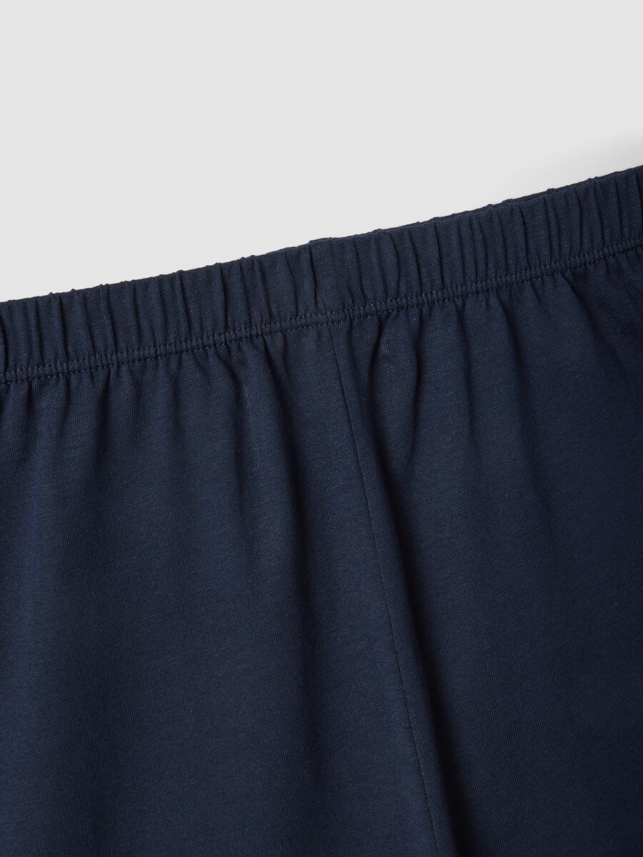 Pijama branco de puro algod&atilde;o com cal&ccedil;&otilde;es azuis para rapaz_3