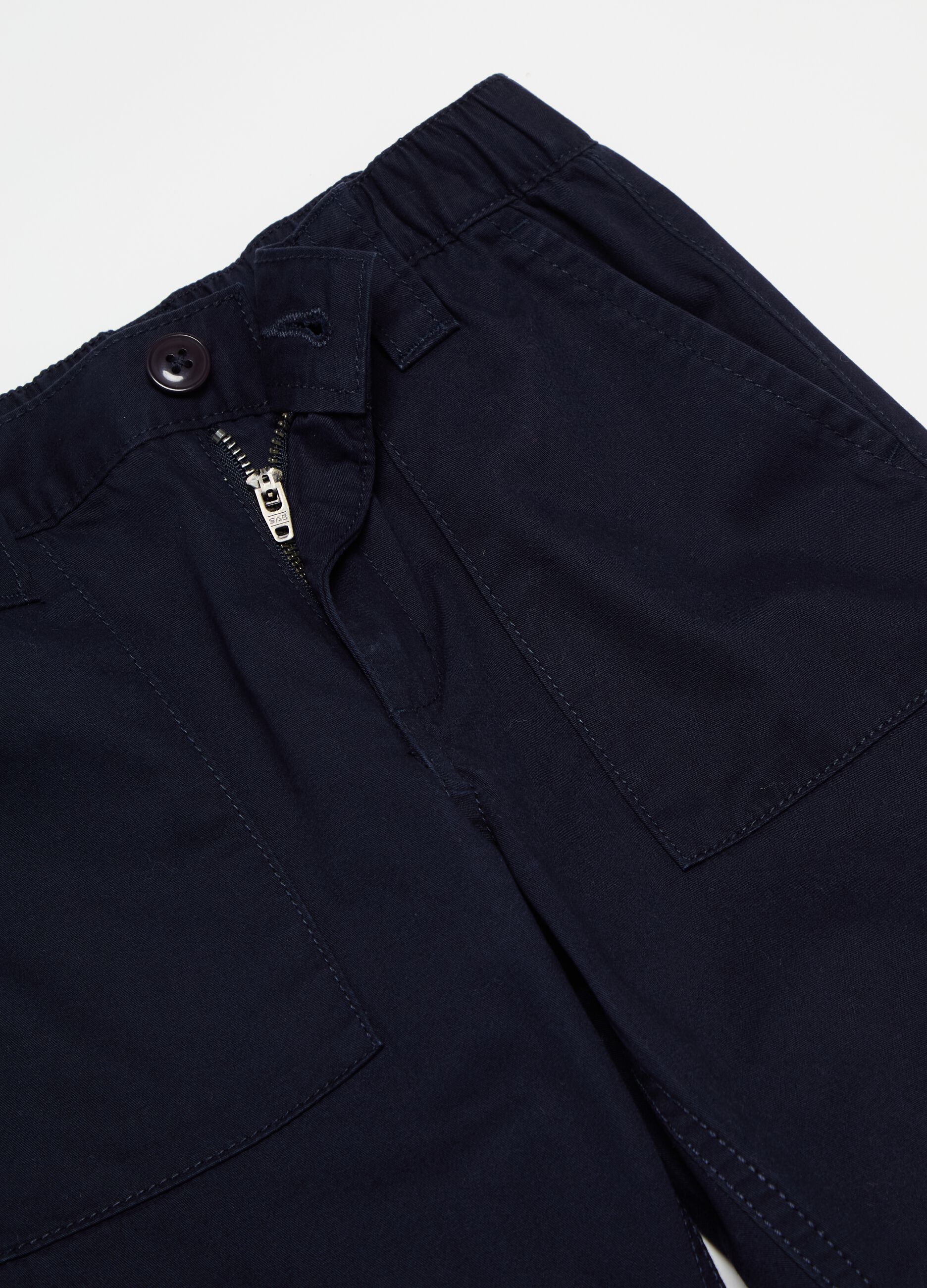 Cotton trousers with pockets
